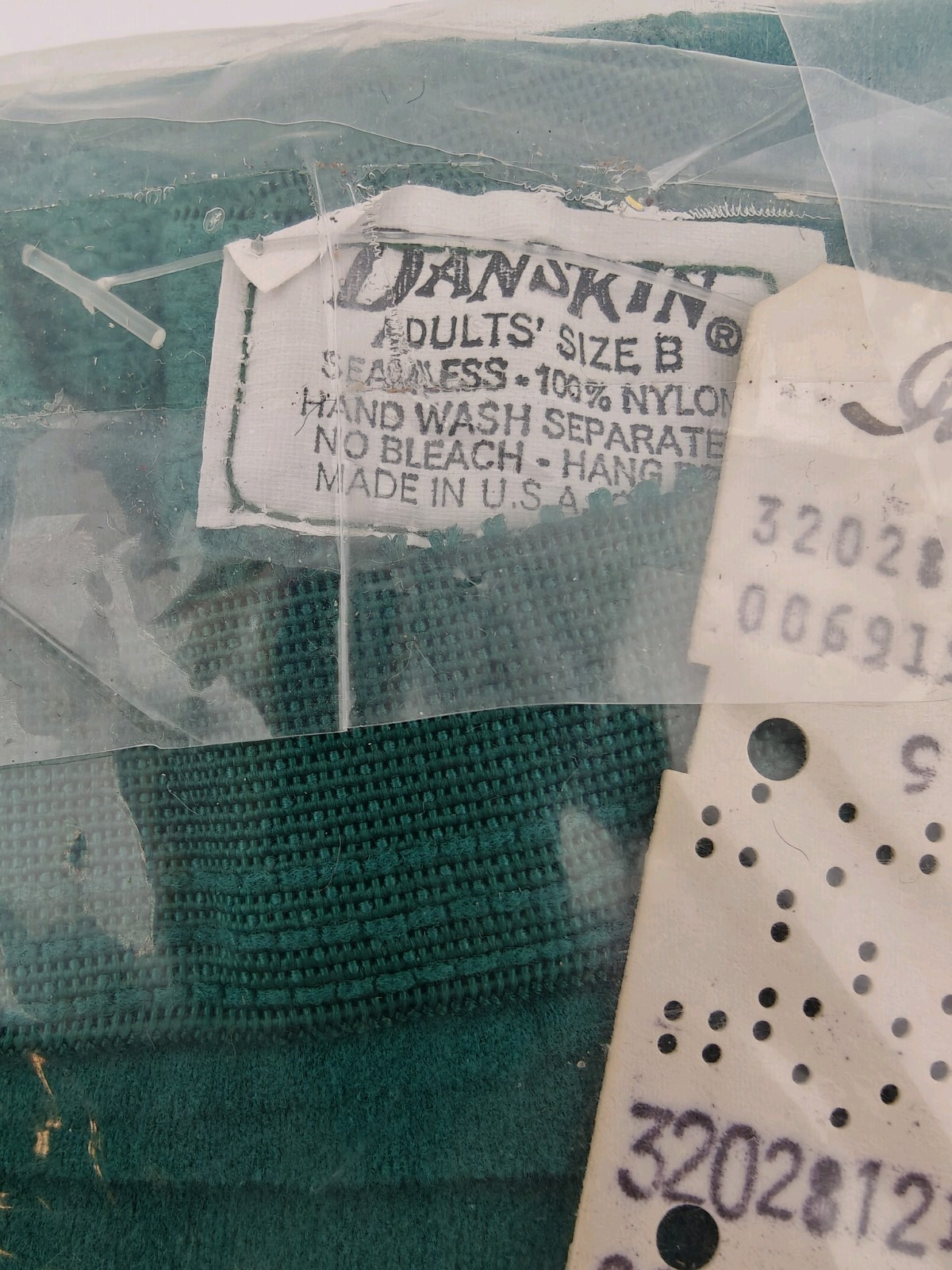 VTG 1980s Danskin Nylon Pantyhose Hosiery seamless tights run-resist Size B NEW