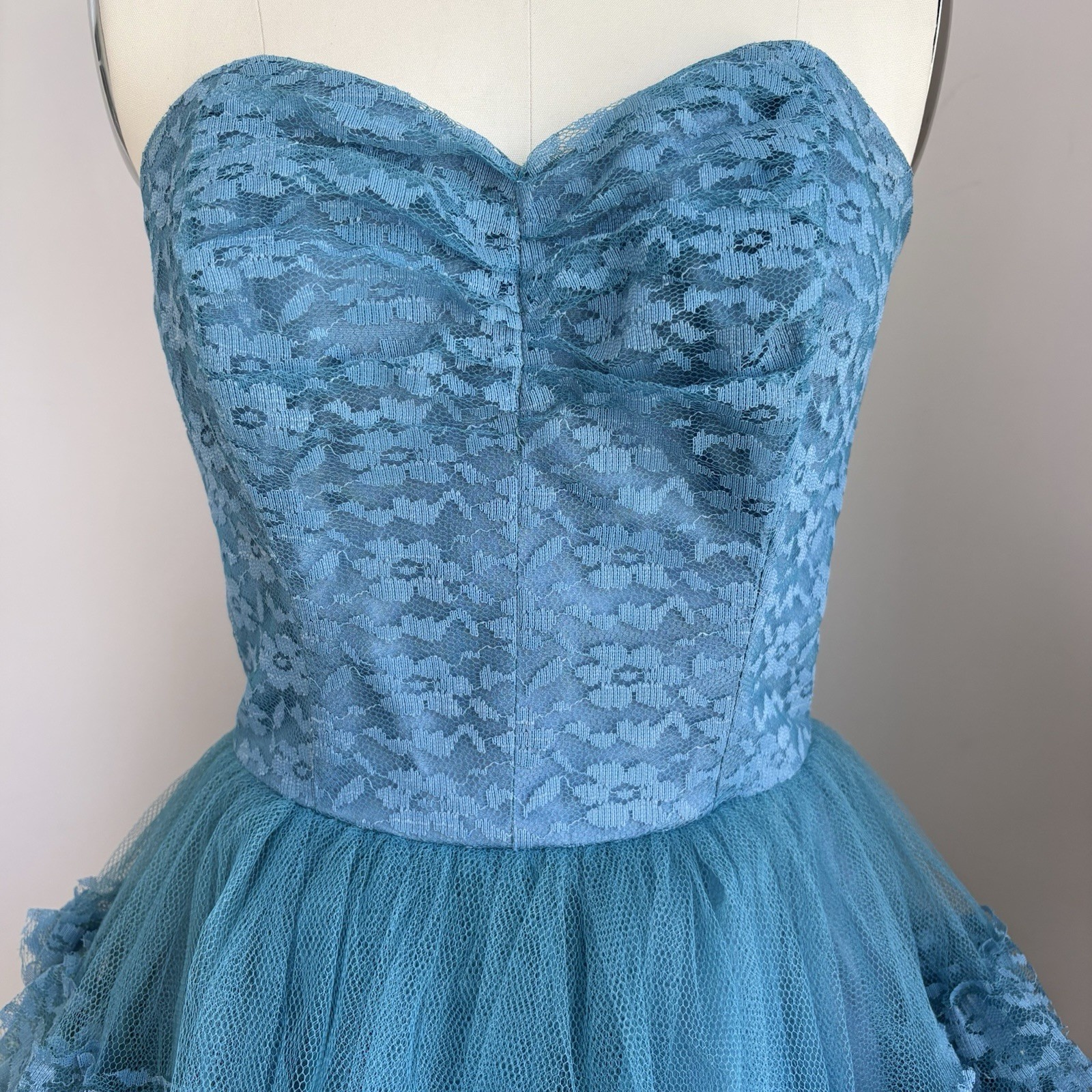 Vintage 1950’s Blue Ruffled Tulle & Lace Strapless Cupcake Prom Party Dress XS