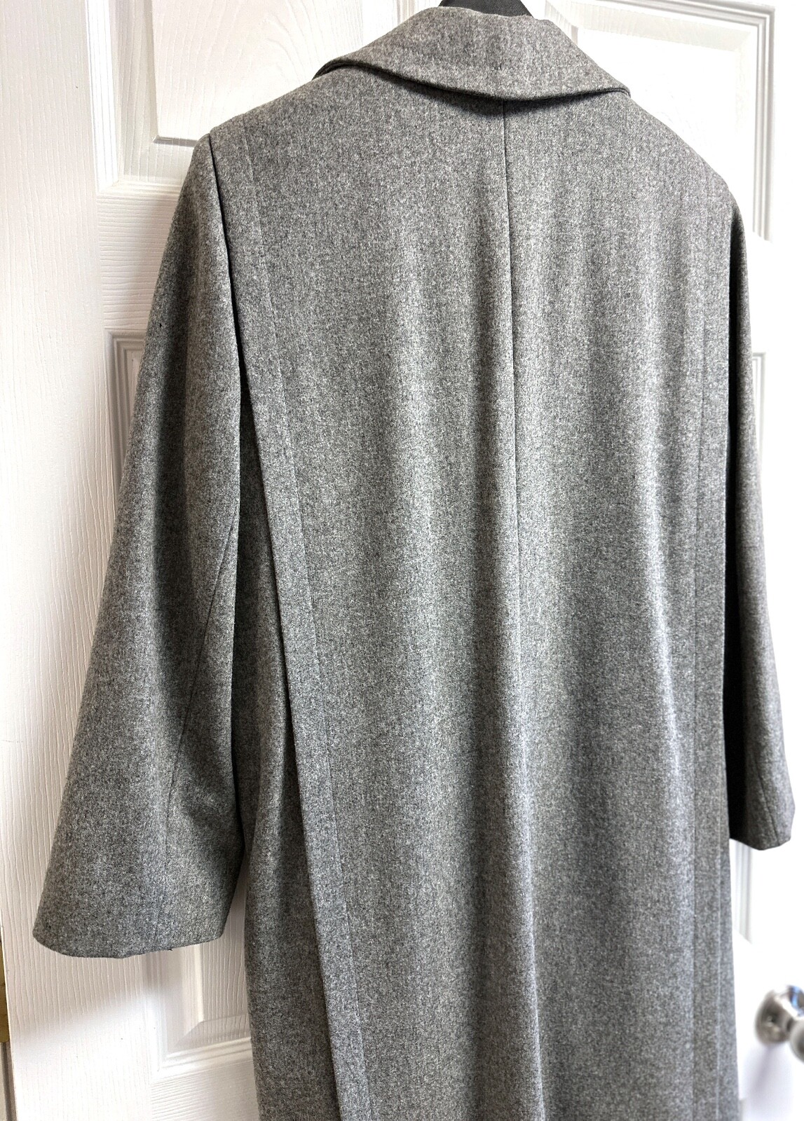 Vintage Women’s Wellington Fashions „Featherlite” Long 100% Wool Coat 46″ Bust