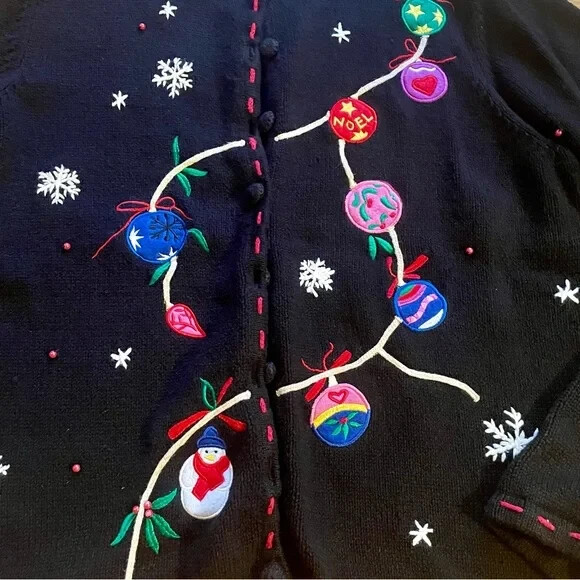 Vtg. CHRISTMAS SWEATER by PAPPAGALLO „L” ornaments in fun colors& snowflakes
