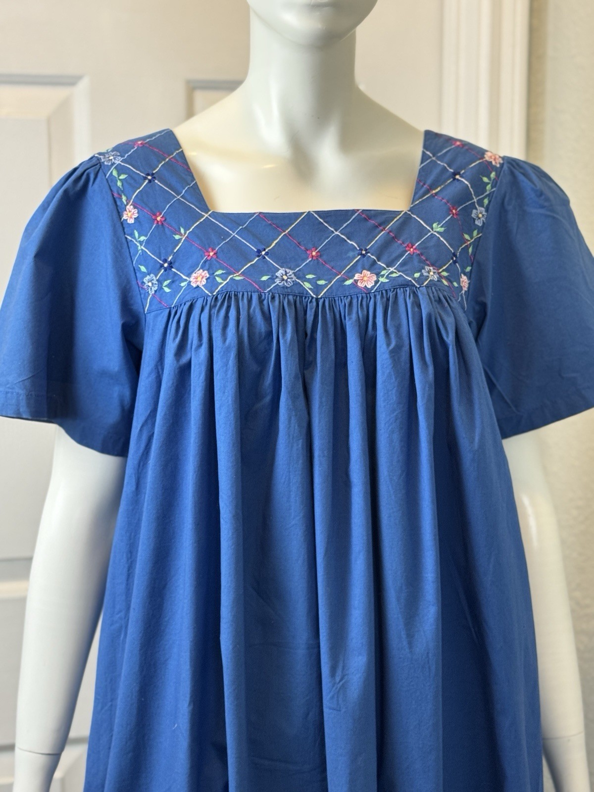 Whispers Vintage 100% Cotton With Side Pockets Blue Embroidery Dress Medium