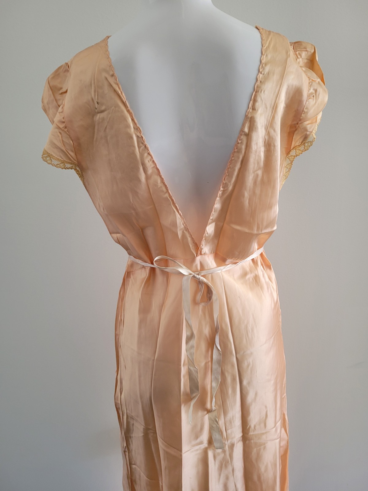 Vintage 1930s Peach Nightgown w Lace Trim & Ribbons Unworn Size 40