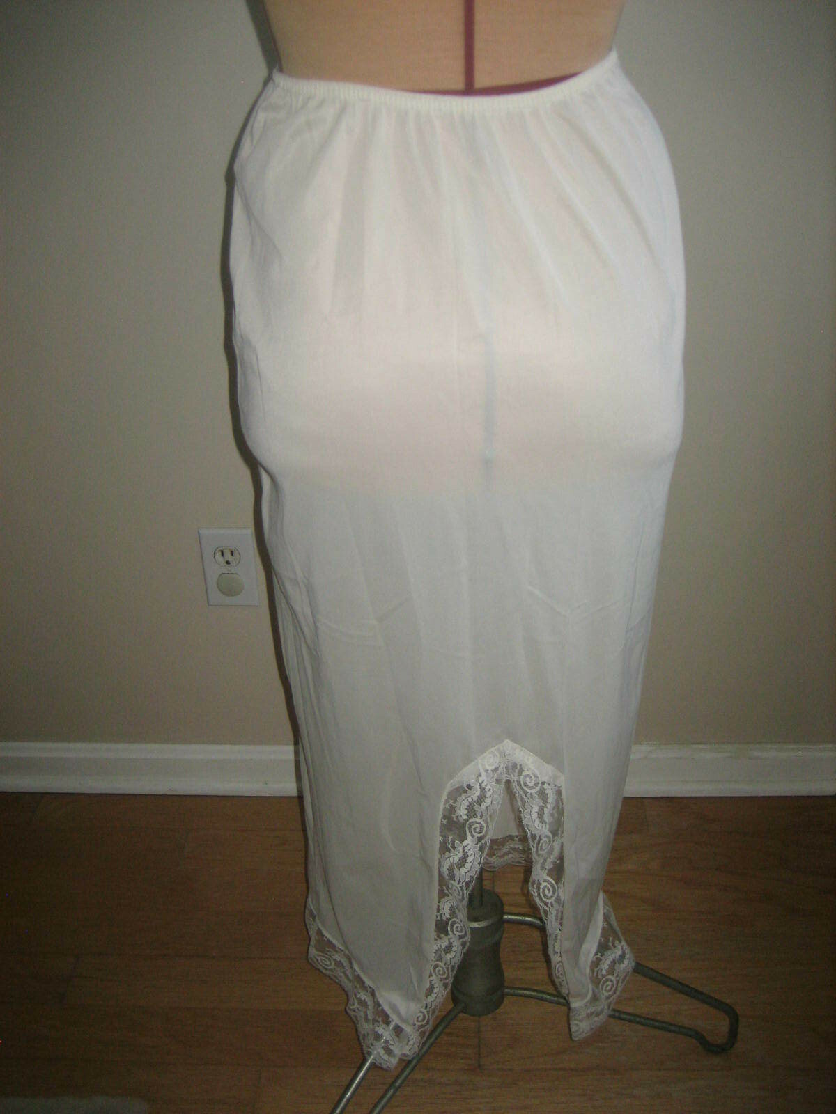 GREENCO MAID White Long Nylon Half Slip, Lace Hem, Front Or Back Slit – Size M
