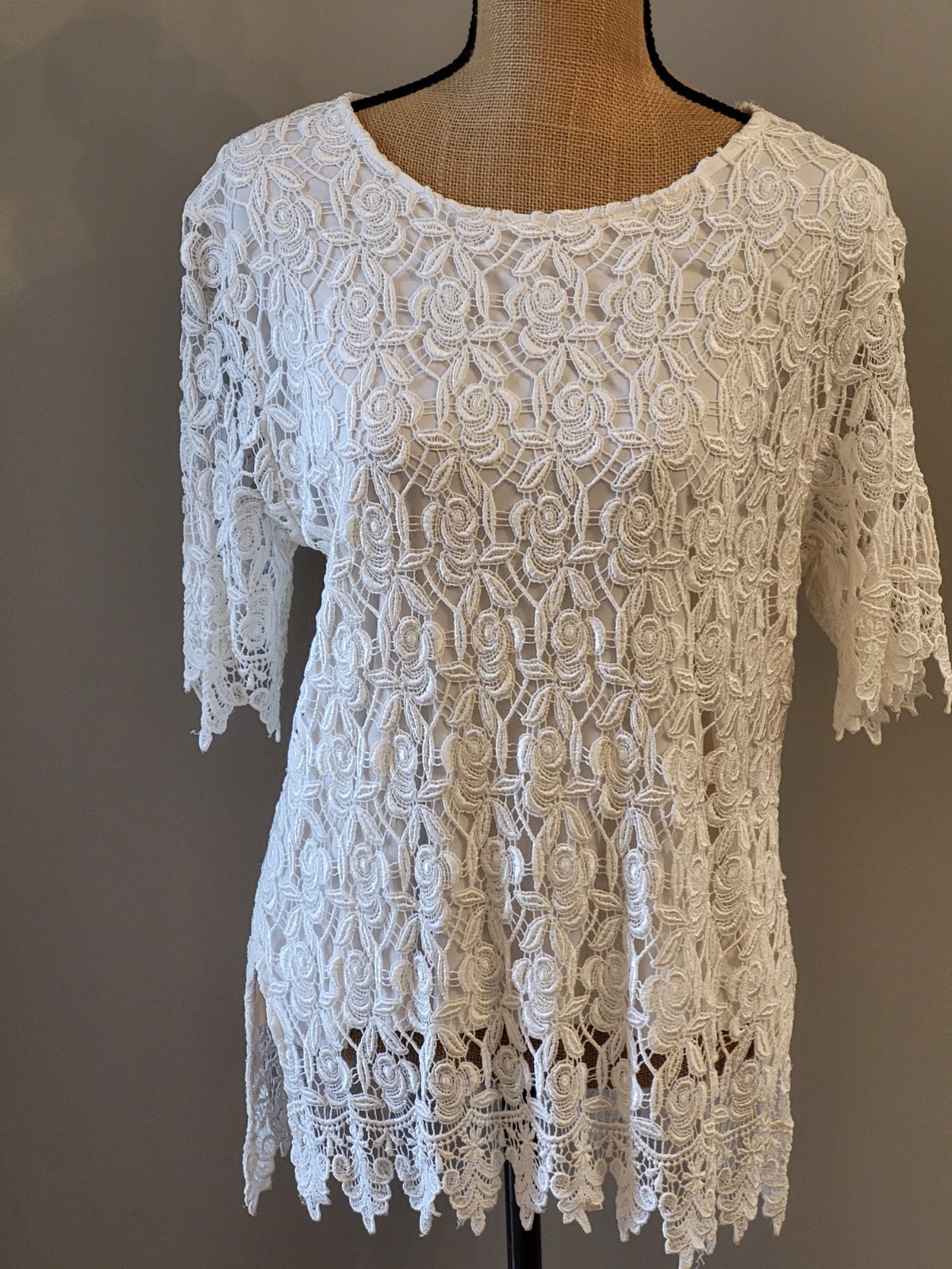 VeJaiz Vintage 80s Made In USA Large White Lined Lace Top