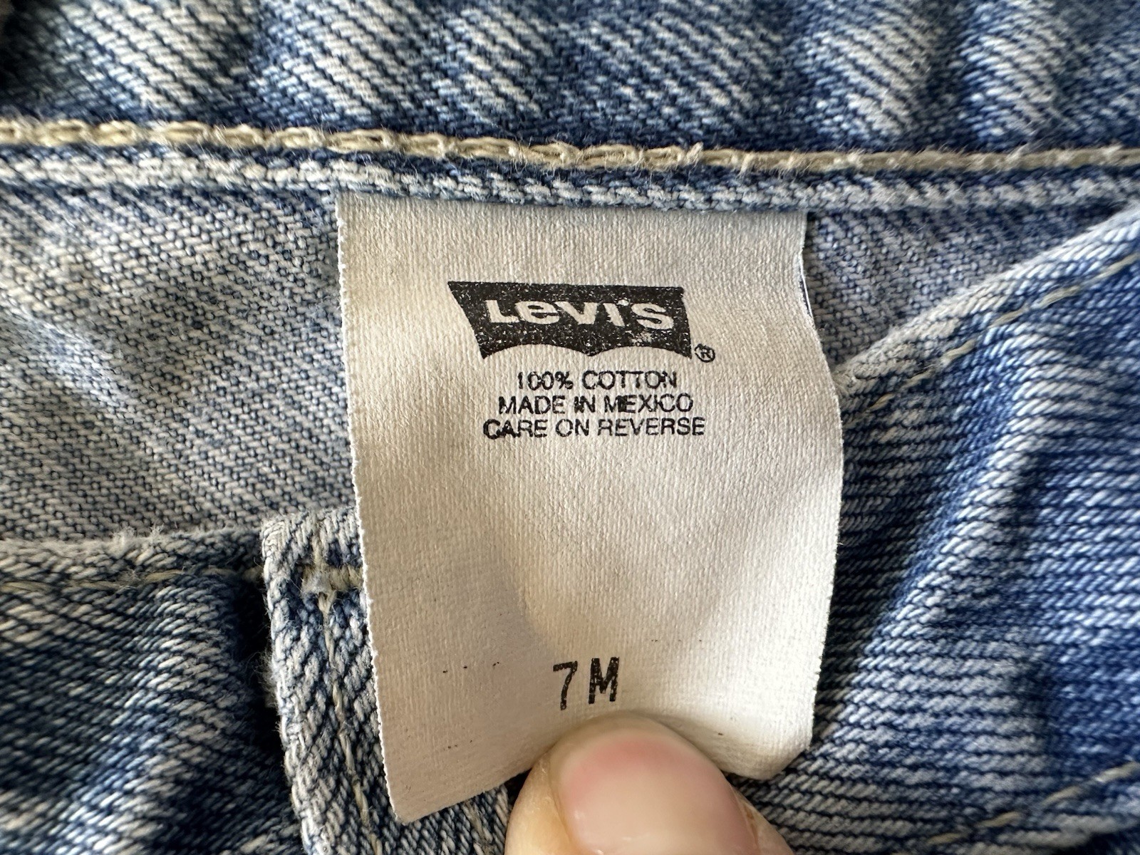 90s Silver Tab Levi’s Loose Fit Womens Size 7M Light wash Vintage 30×32 Blemish