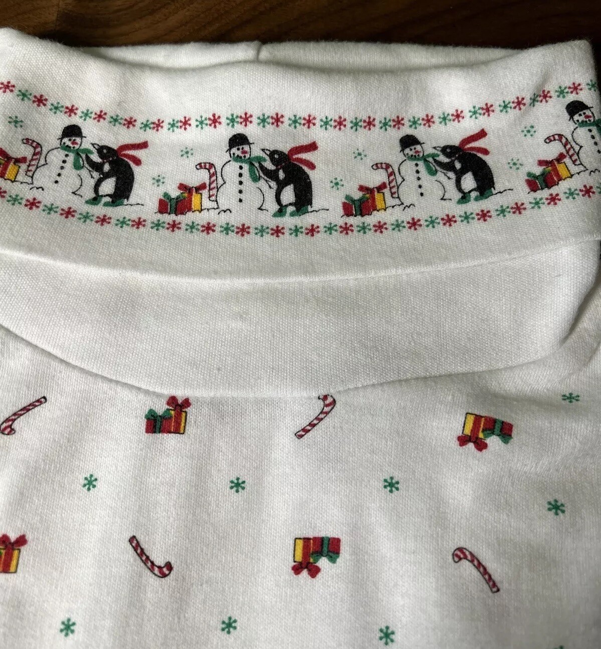 Vtg Christmas Print Turtleneck Long Sleeve Soft Candy Cane Med Chic 90’s Penguin