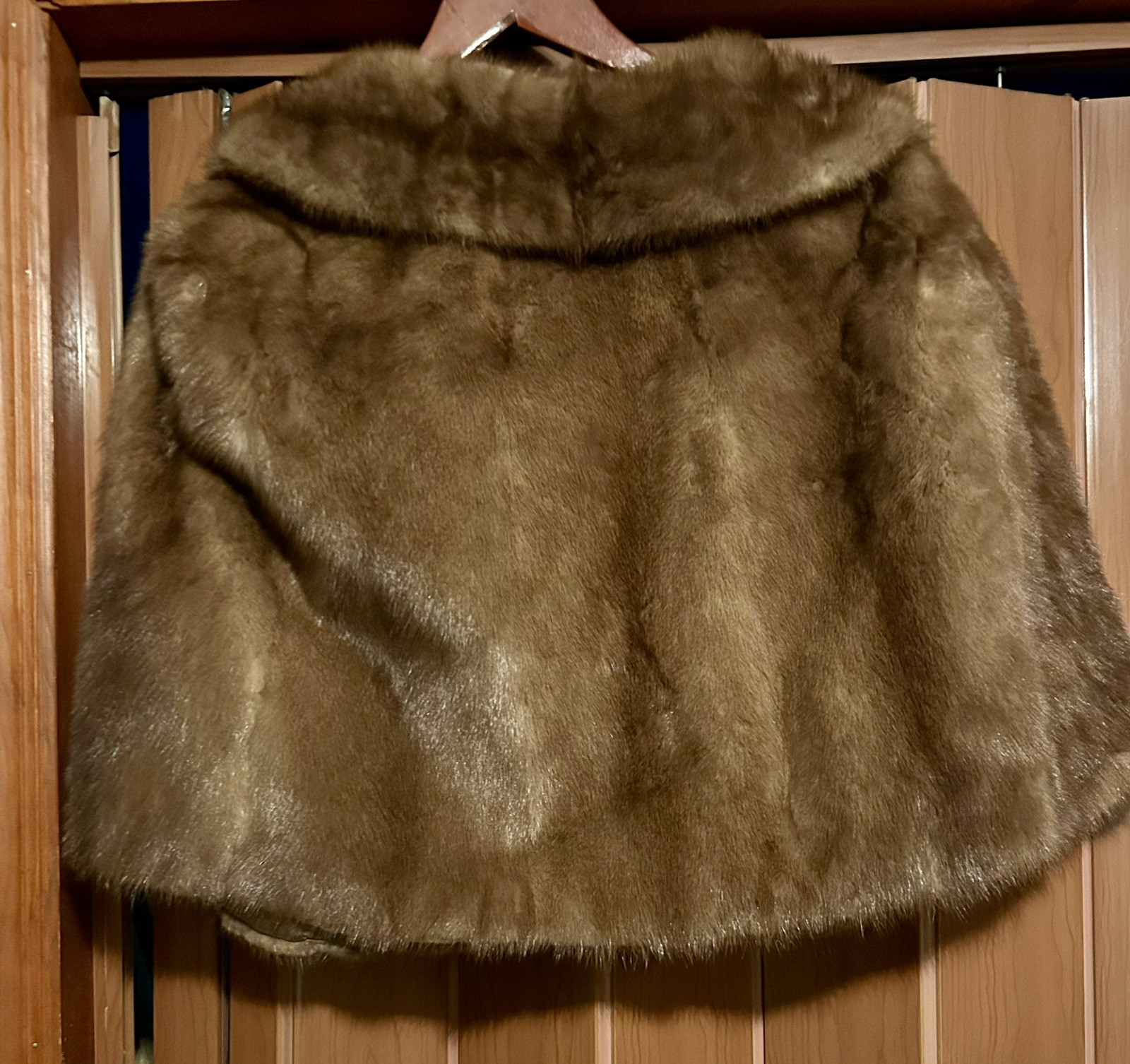 French Mart Vintage mink cape stole Slight Pulling At Interior Neck & 1 Pocket