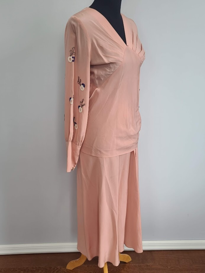Vintage 1940s Pink Dress Beading on Sleeves Interesting Construction Adjustable