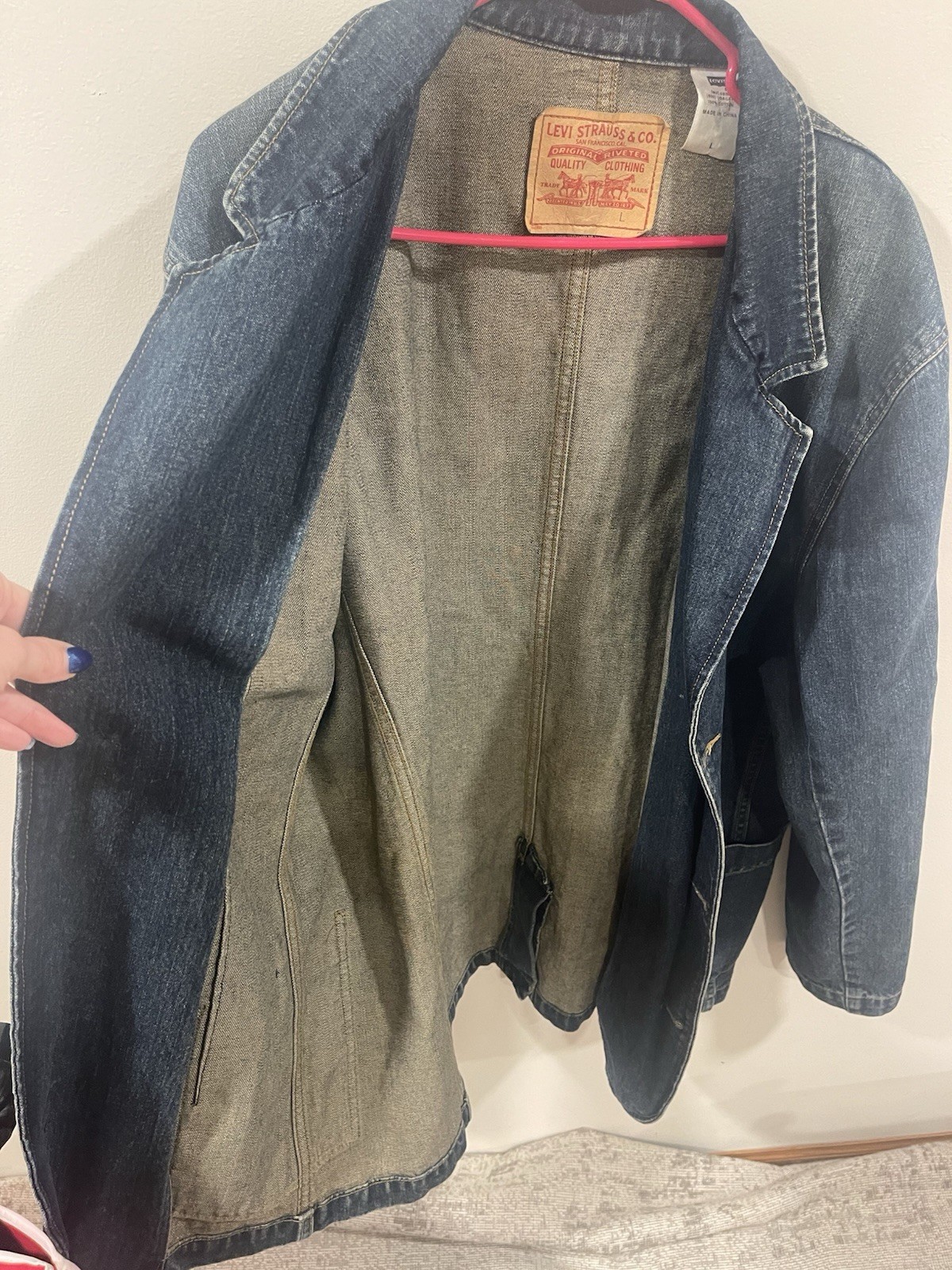 Vintage Levi’s Blue Lightweight Denim Shirt Jacket. Size Large Red Tab Barn Coat