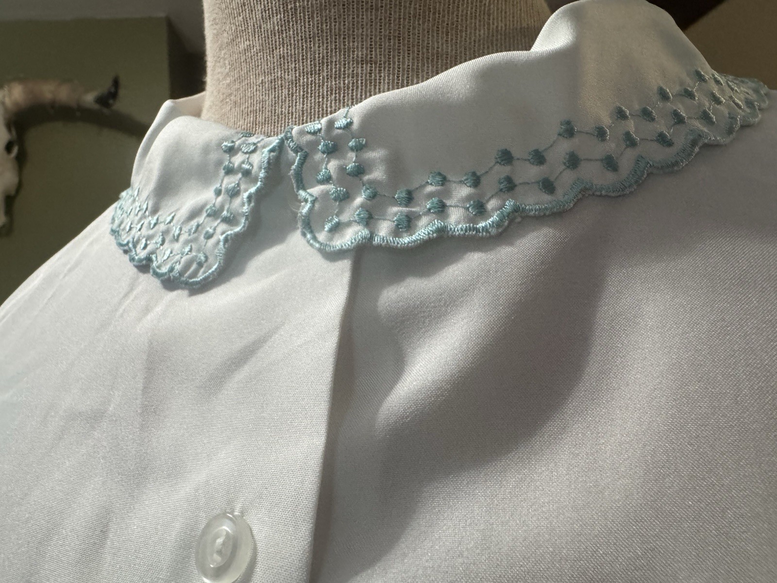 Vintage 1980s Picture Perfect Size Large Collar Blue With Embroidery
