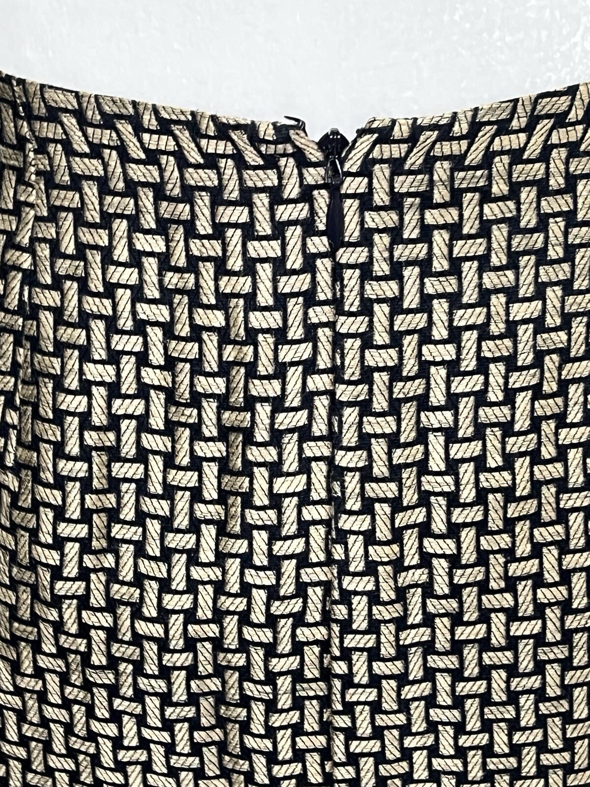 VTG Dana Buchman Black/Gold Geometric Pattern 2pc Jacket Sz Skirt Sz10P Suit