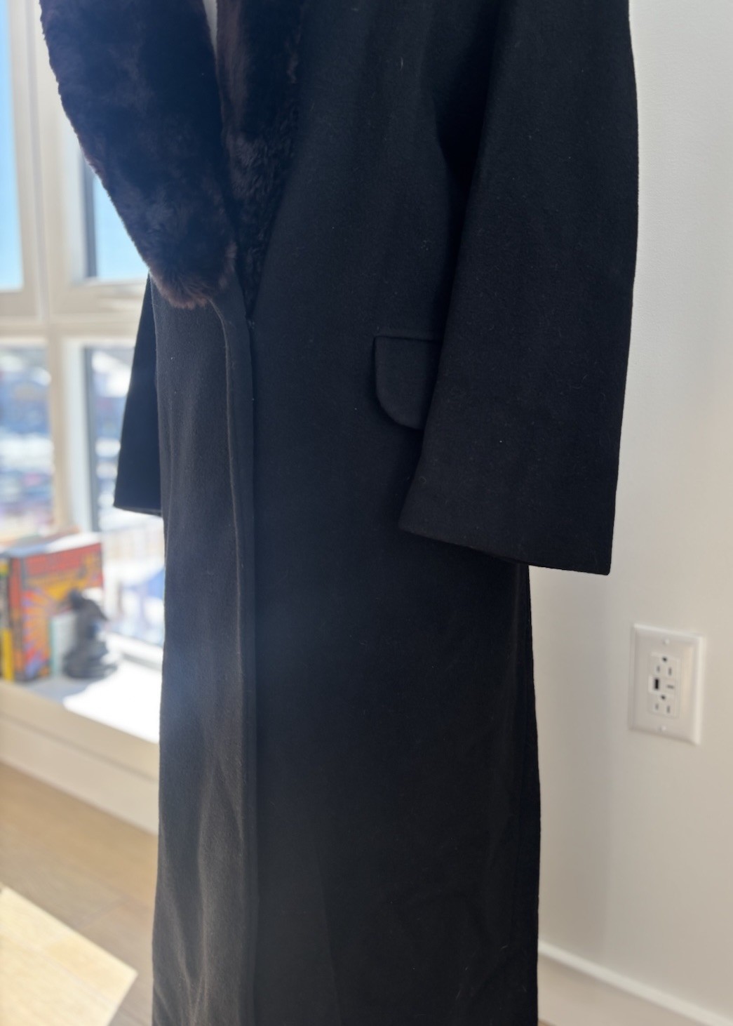VNTG REGENCY Black Cashmere/Wool Shaved Fur Collar Coat Size 12 With Damage