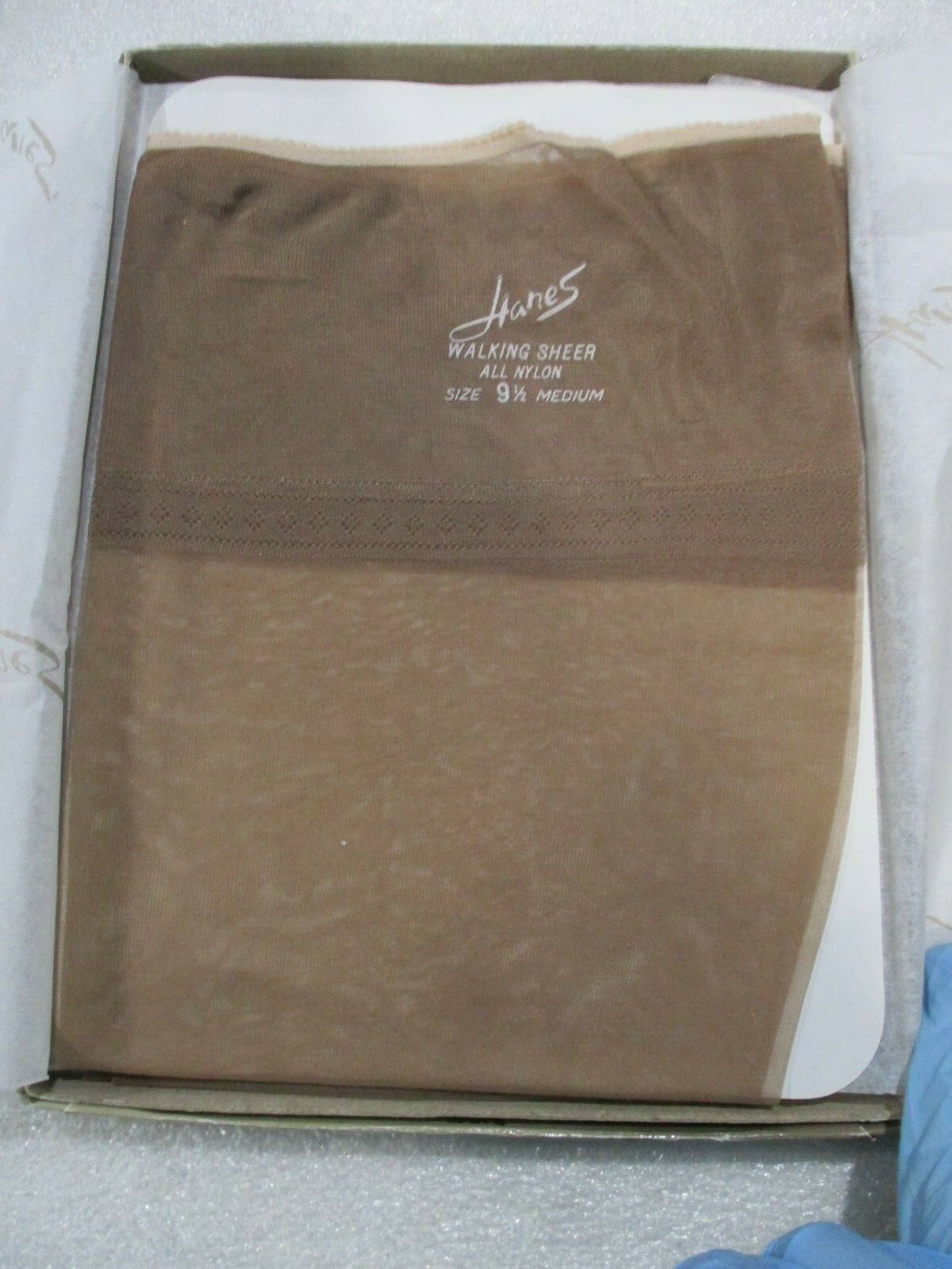 1 PR VINTAGE HANES 530 WALKING SHEER RHT NYLON STOCKINGS SIZE 9 1/2 MED DRIFTWD