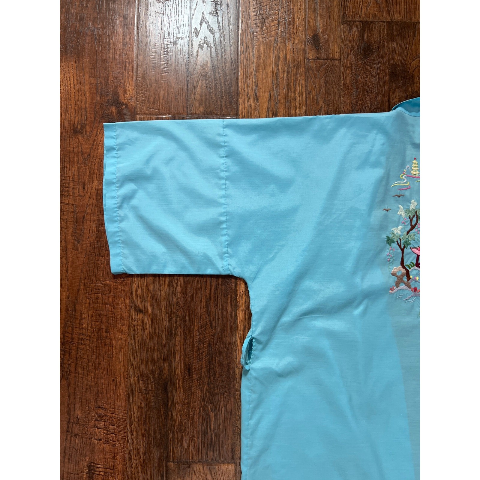 Vintage Jodie Arden Kimono Robe – Pale Blue Embroidered Pagoda Asian Motif