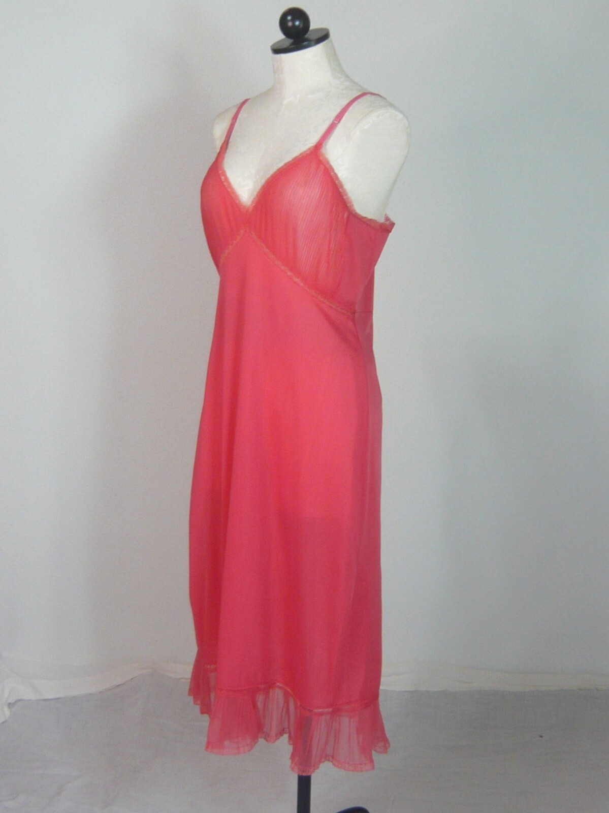 EVETTE RUNPROOF vintage 50s red NYLON SLIP sheer pleats 38
