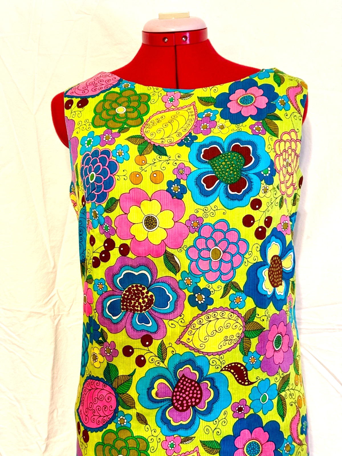 Vintage 1960’s Style Sleeveless Vibrant Psychedelic Floral Shift Dress – Medium