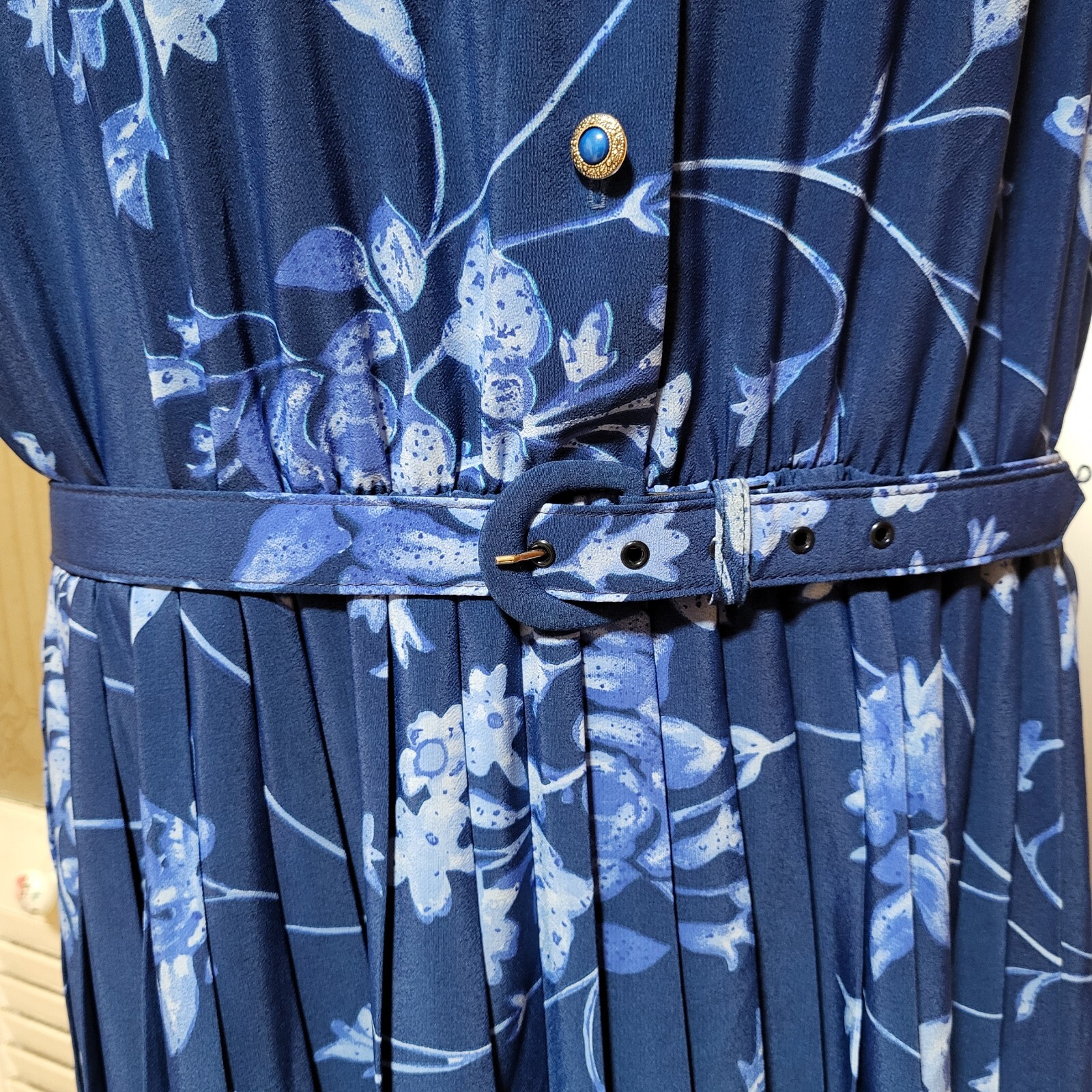 Nancy II Ladies Beautiful Blue Floral Pleated Skirt Dress with Belt – Size 20P