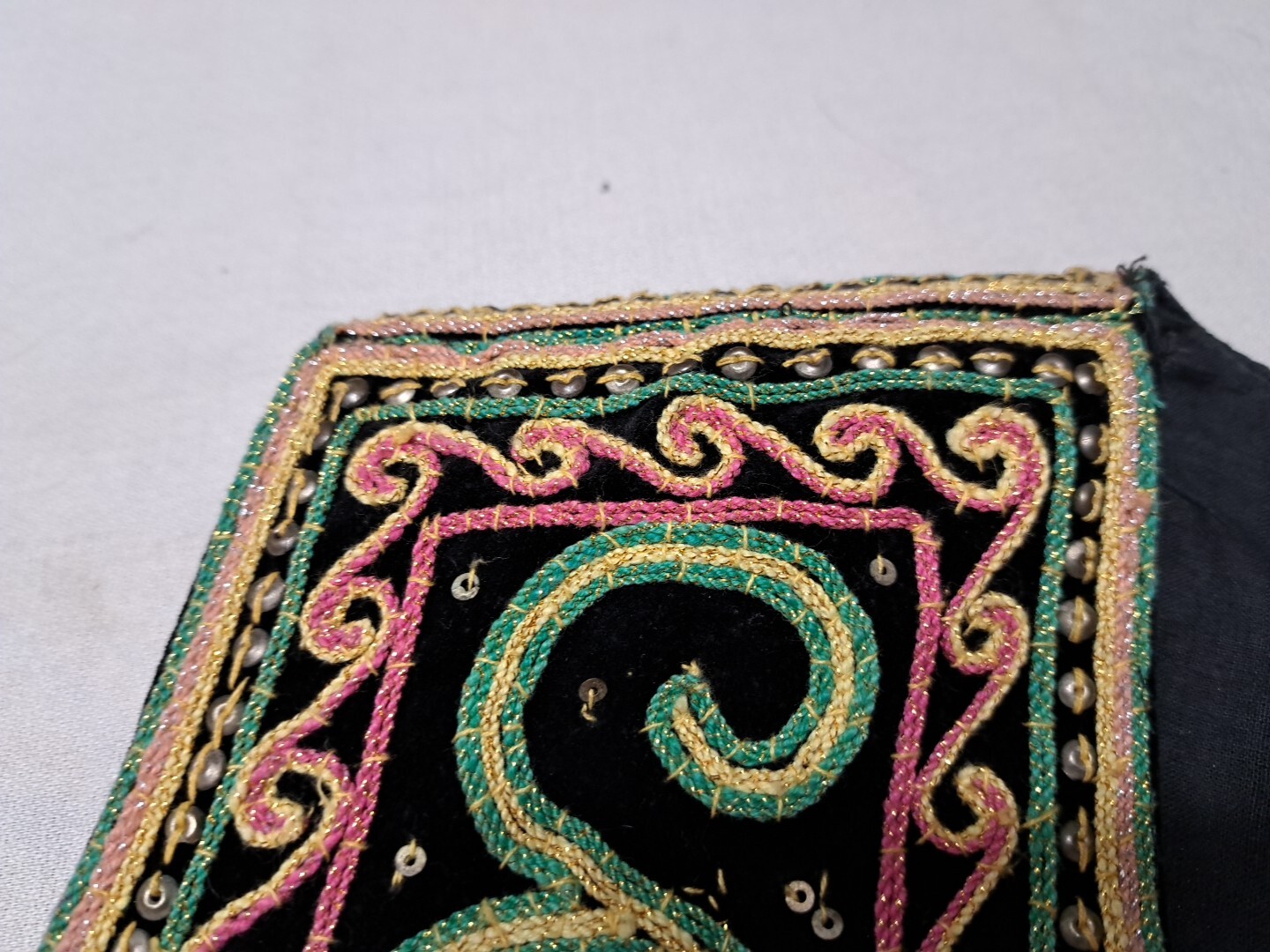 Vintage Carol Horn Workshop 3D Elephant Vest Embroidered Beaded Sequin Boho M/L