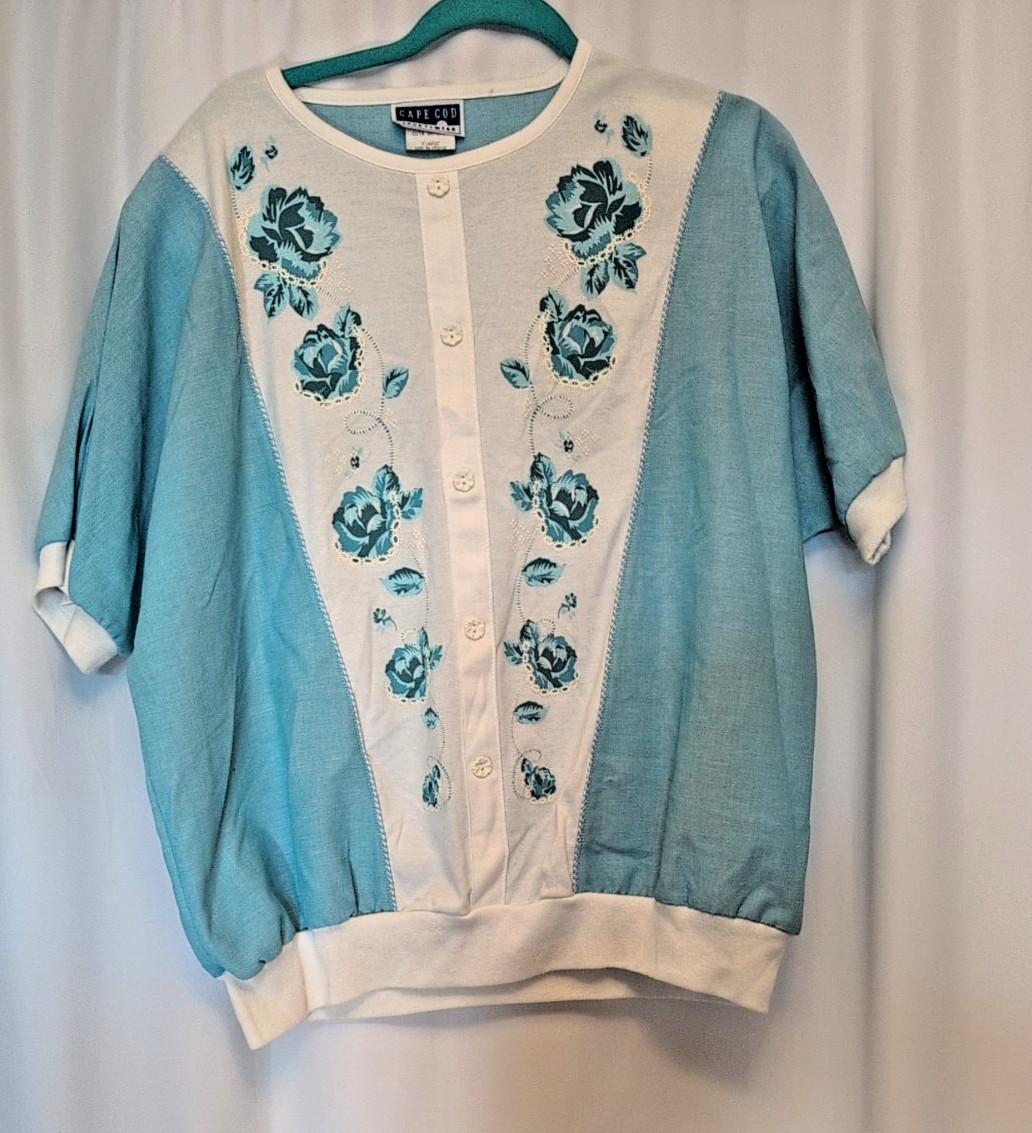 90s VTG Wmn’s Top: Cape Cod XL light blue white floral button accents only