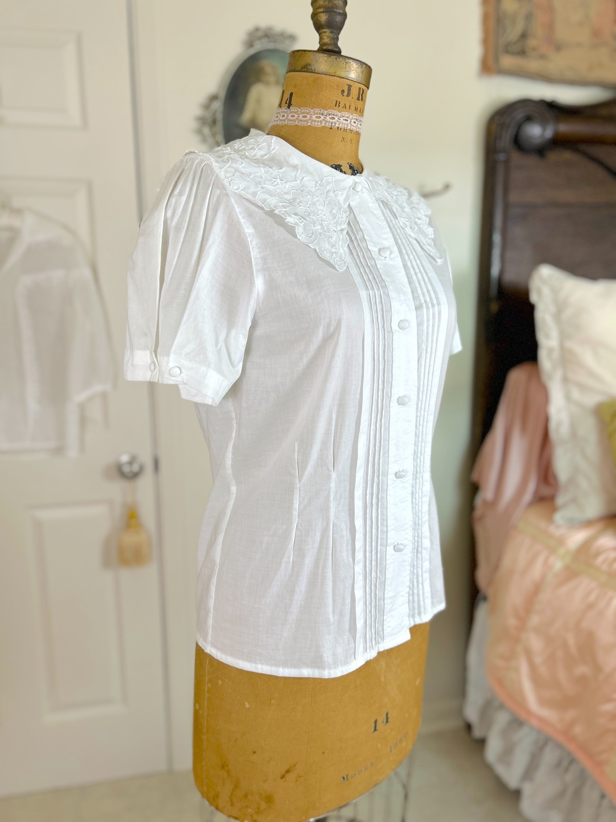 Vintage 1980s White Embroidered Collar Blouse, Button Front, Puff Sleeve, Top