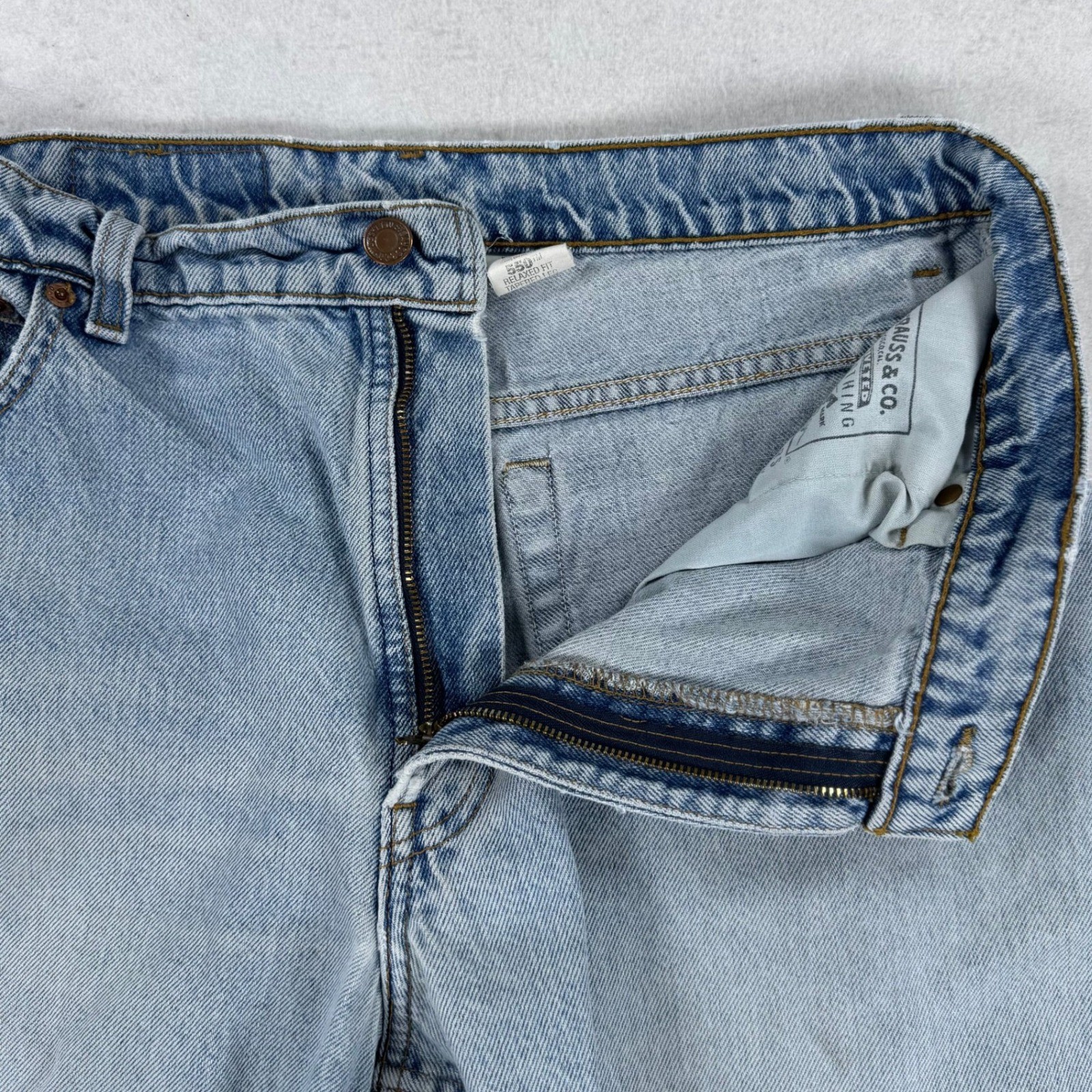 Vintage Levis 550 Relaxed Fit Tapered Leg Jeans Light Wash Denim 15 LNG Canada