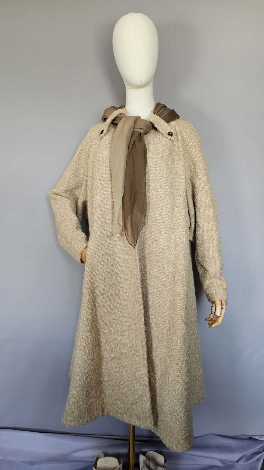 Vintage Higgins Hudson’s Woodward Shops Boucle Coat Womens Beige Swing Coat…
