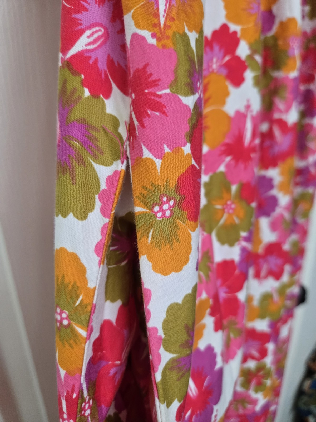 STAN HICKS HAWAIIAN CASUALS Vtg. Floral MUU MUU Dress Med/Lg (22in ptp) pockets