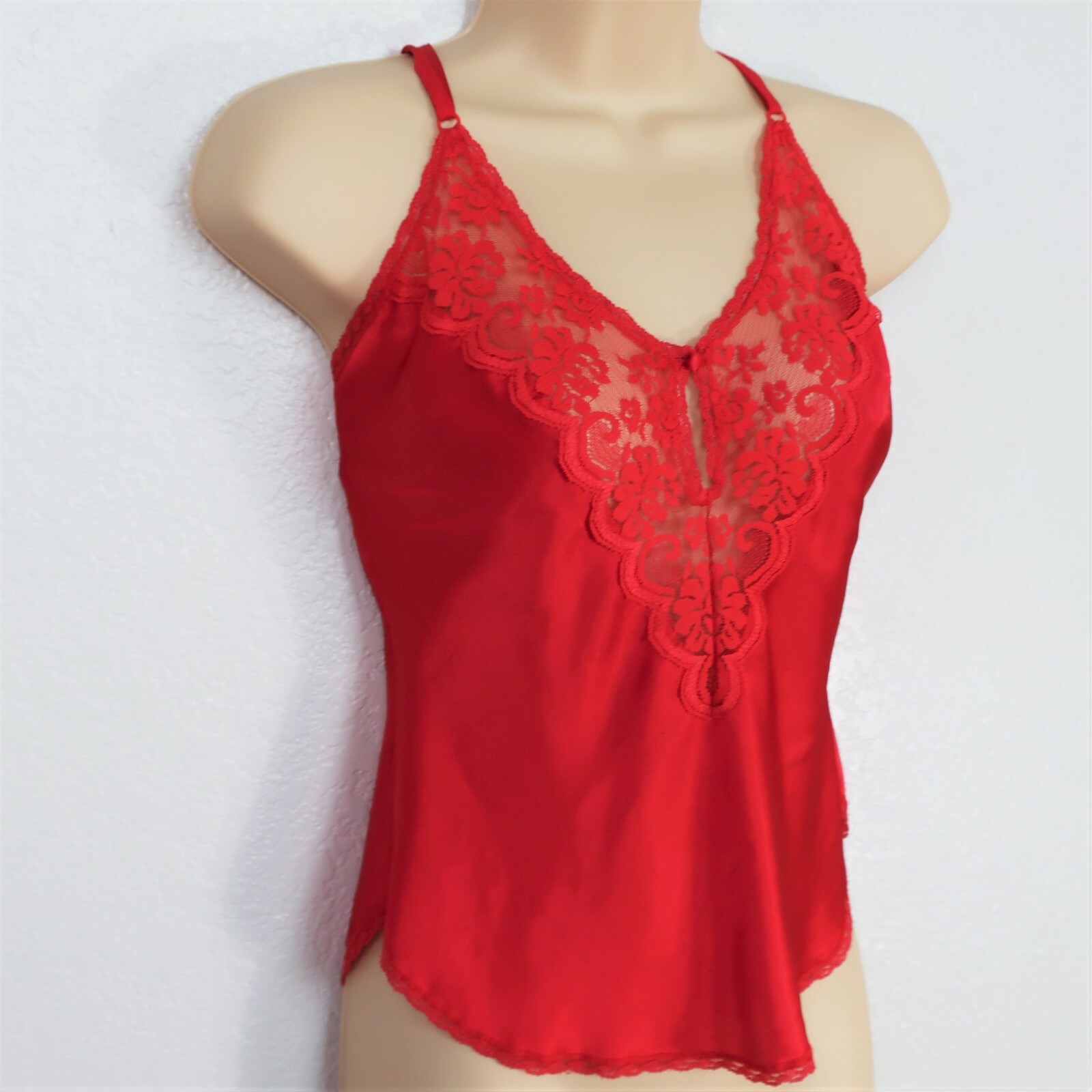 Chantilly Maidenform Size 34 / Small Camisole Slip Red Lace Keyhole Vintage