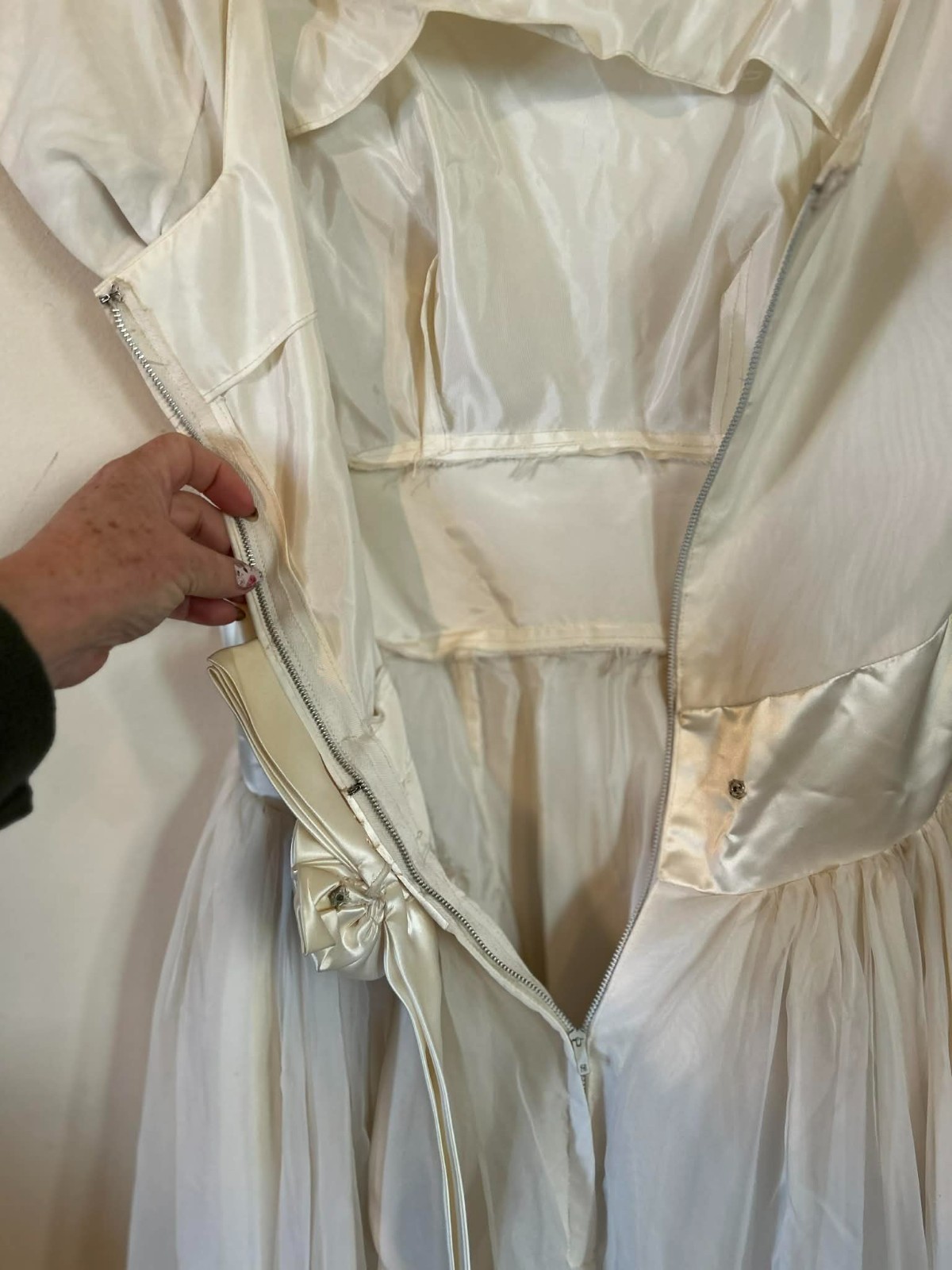 Vintage 50’s 60’s Wedding Gown SMALL Ivory Satin Rosette Bow cap sleeve Chiffon