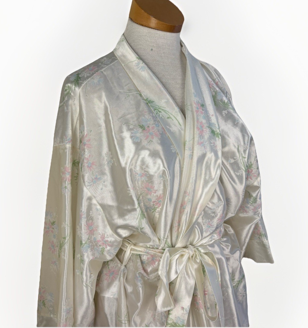 Jenelle Of California Robe Floral Satin One Size White Ivory