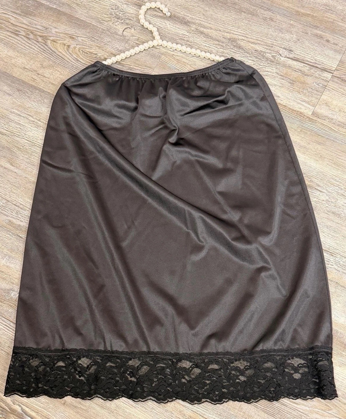 VTG 90’s Vassarette Black Elastic Waist Wide Laced Hem Nylon Half Slip M / 28”