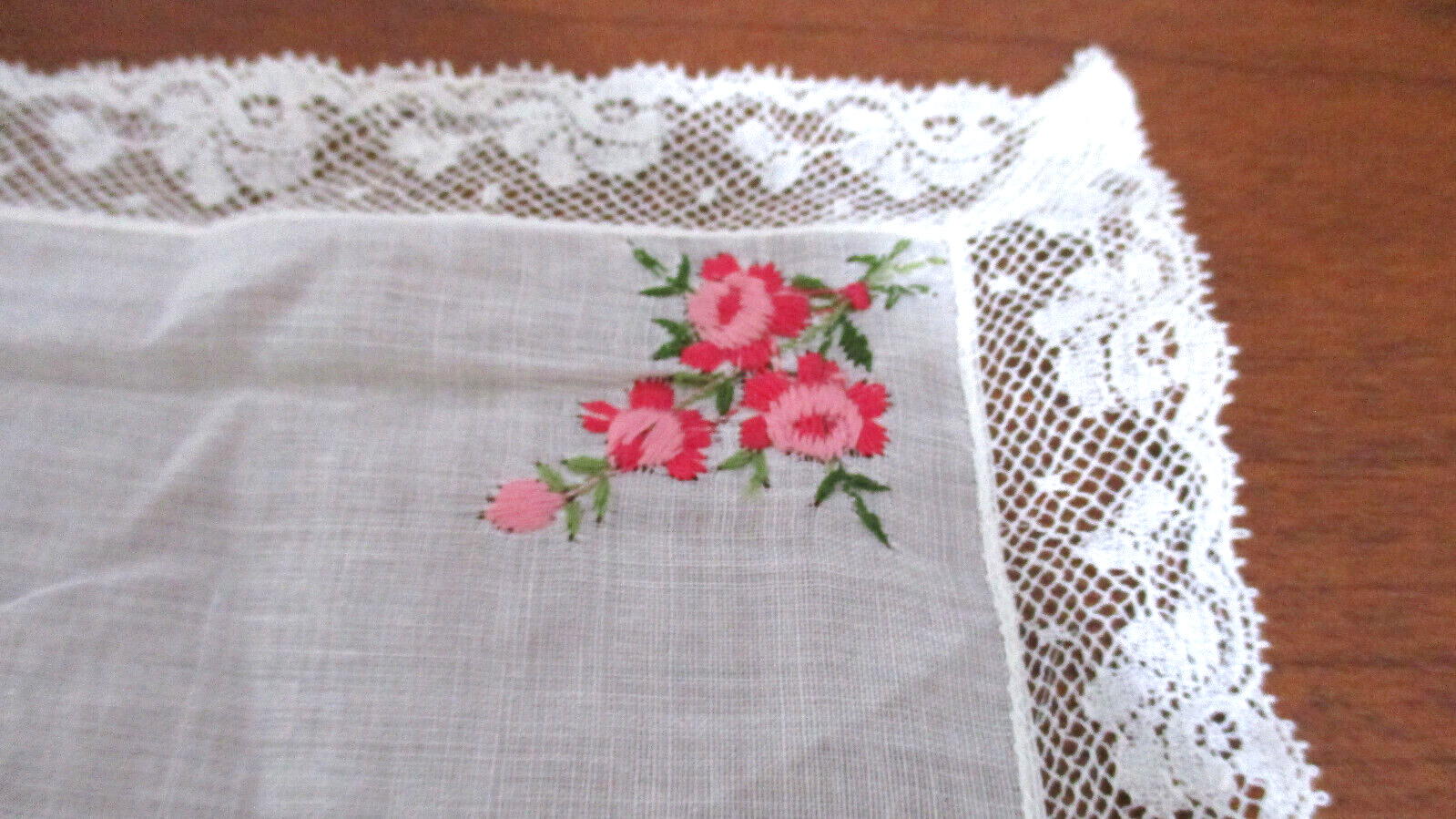 Vintage~SWITZERLAND LACE & EMBROIDERED White w/ Pink Flowers FLORAL HANDKERCHIEF