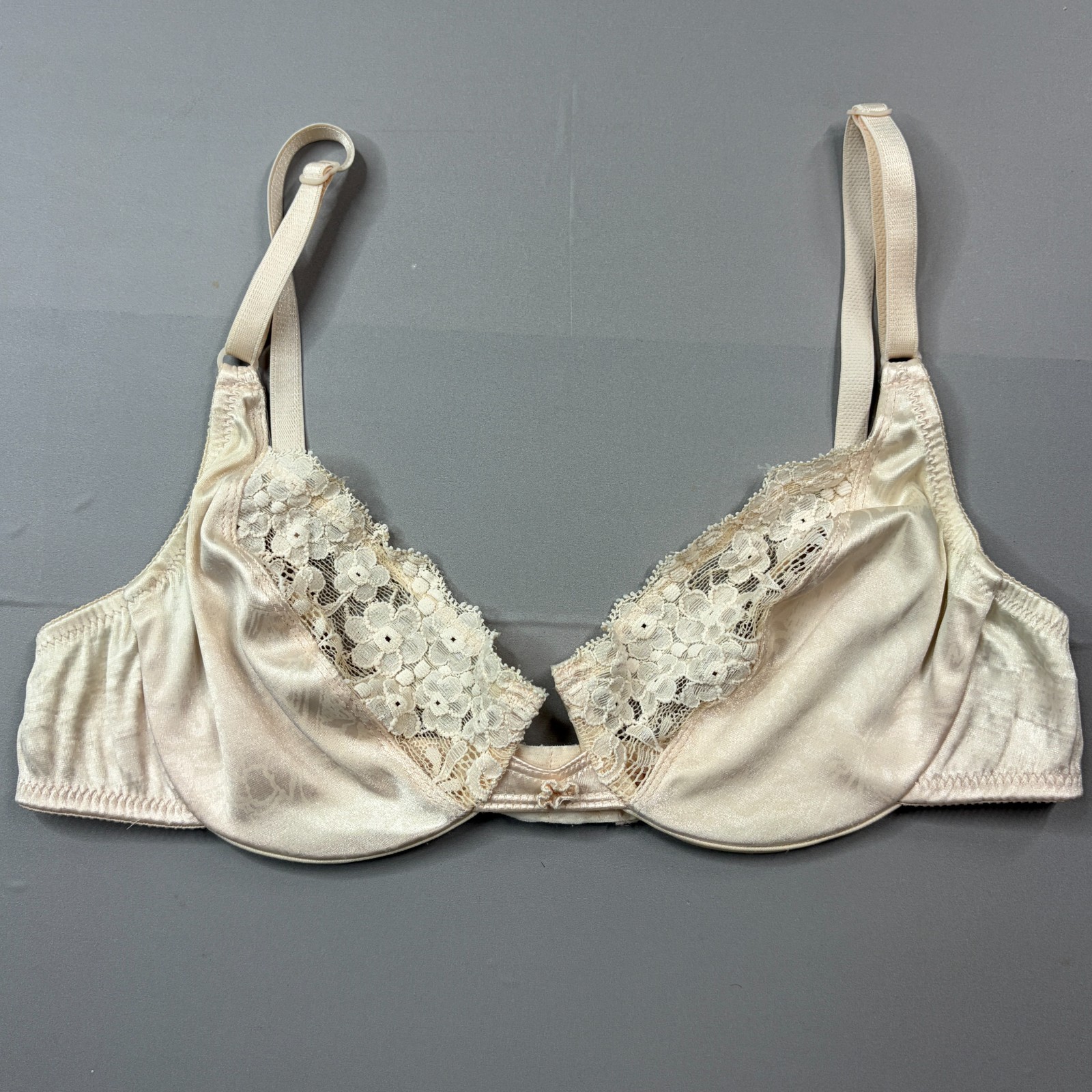 Vintage Vanity Fair Bra 36B Lace Unlined Cup Underwire Delicate