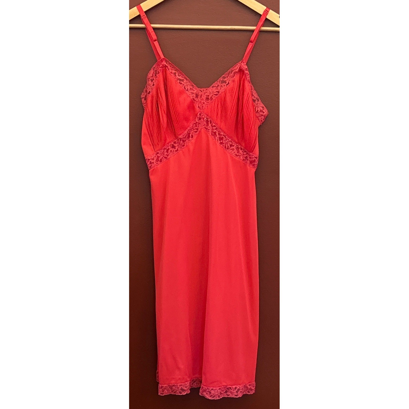 Vintage Vanity Fair Full Slip Red Lace Pleated Coquette Pinup Retro Lingerie 34