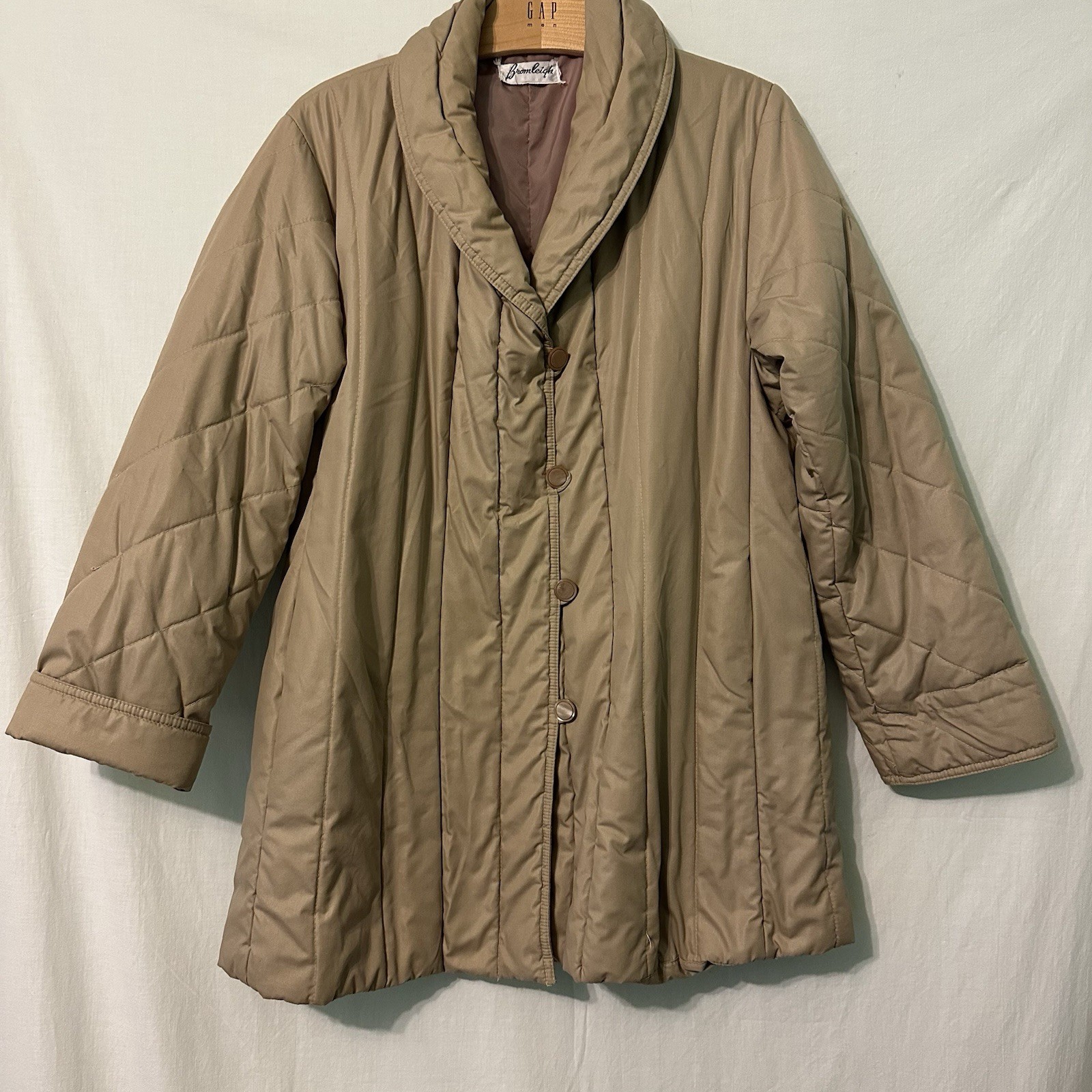 Bromleigh Vintage Women’s Beige Quilted Button Lined Coat Size Large XL Preowned