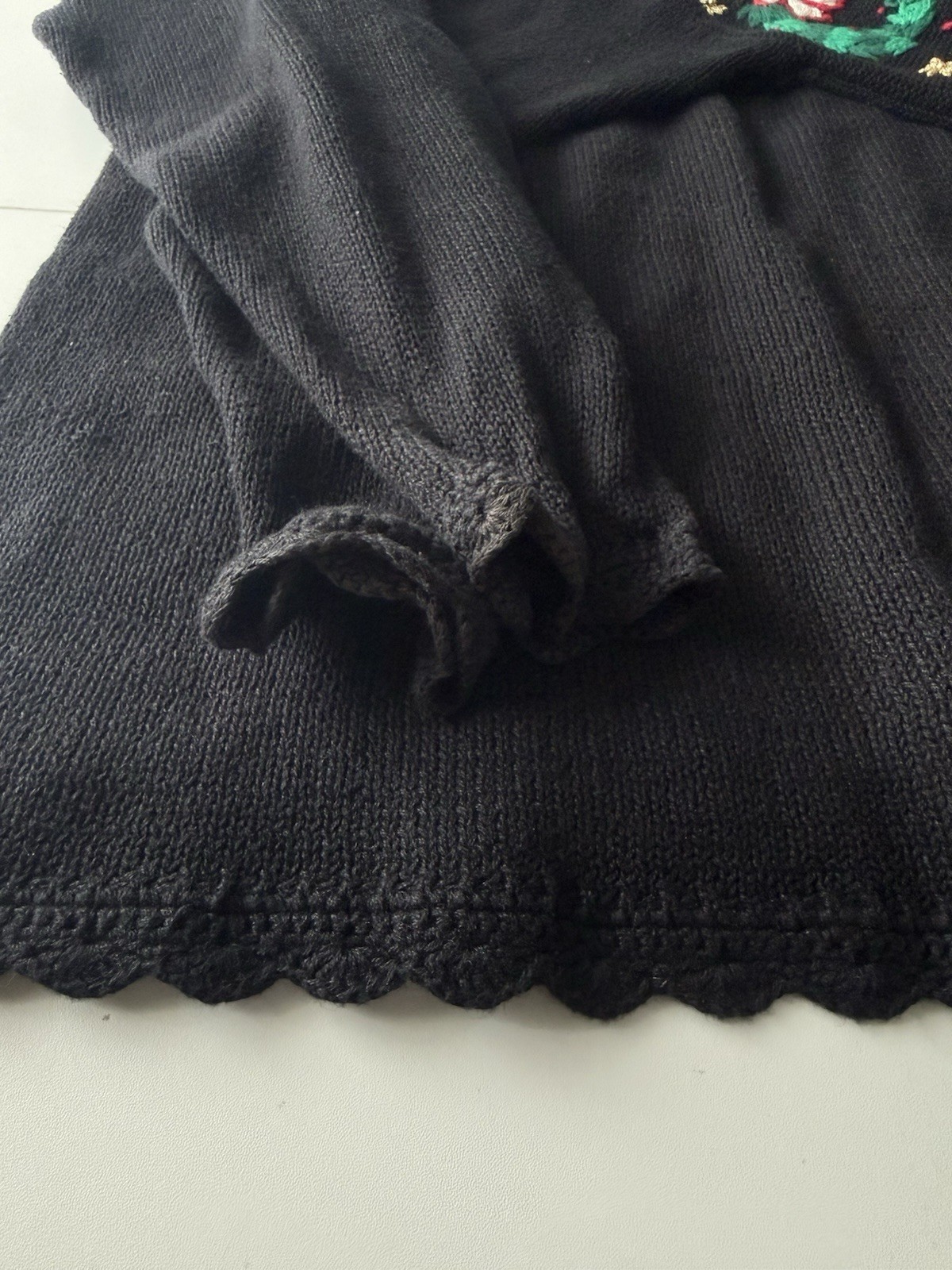 Work in Progress Gladys Bagley black Scalloped Holiday embroidery sweater M Flaw