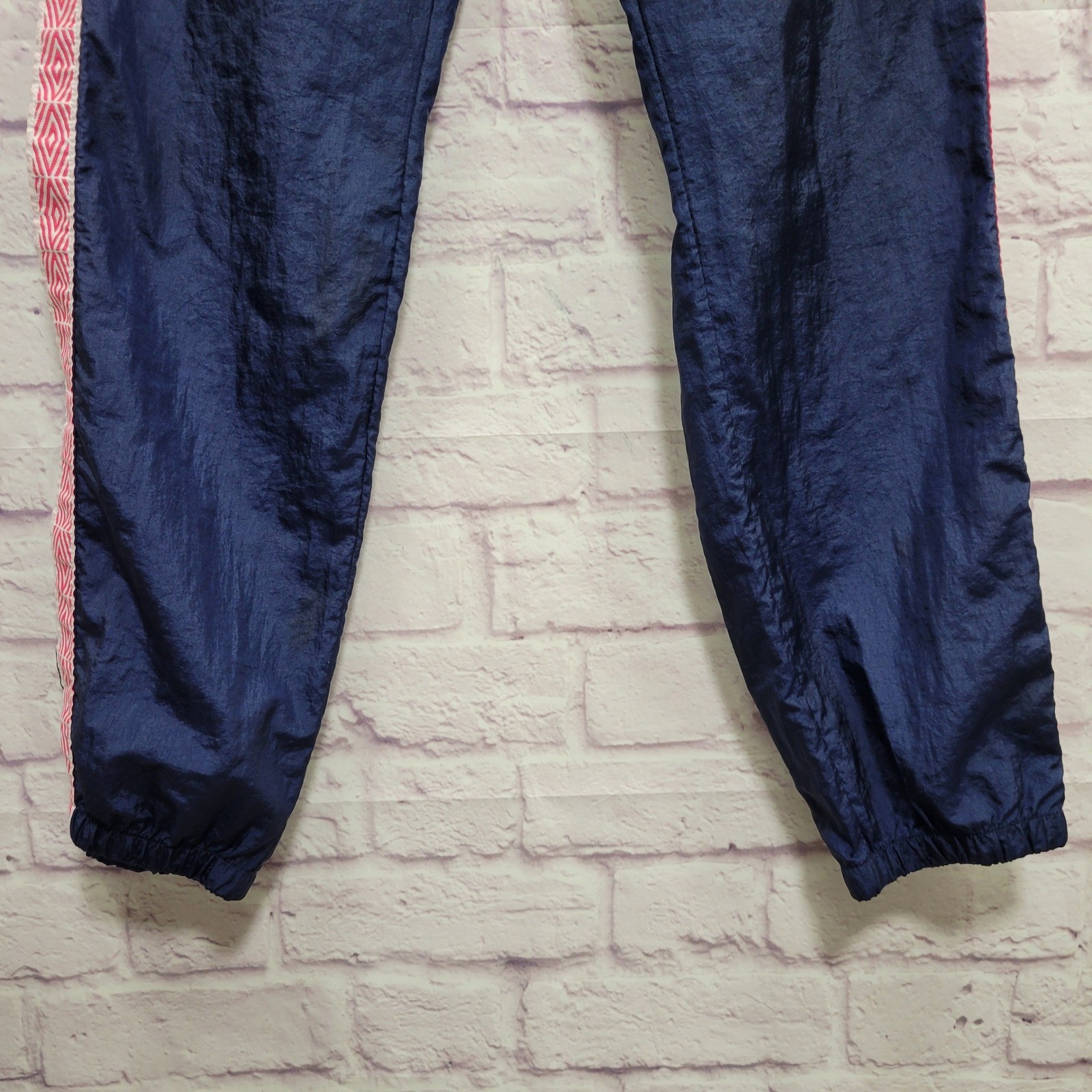 VTG Umbro 100% Nylon Track Pants Womens M Pink Tape Retro Sportswear Gorpcore
