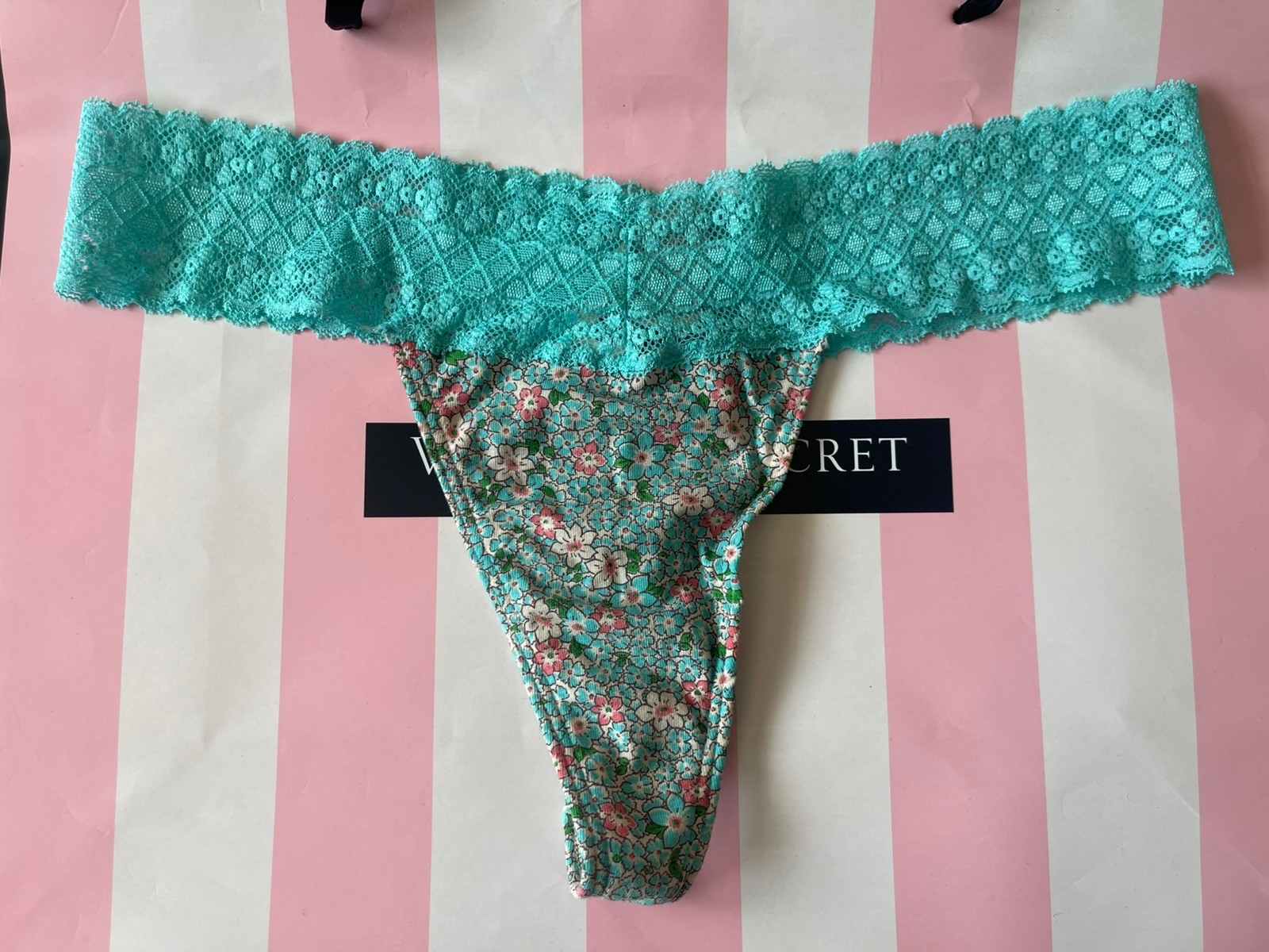 NWT VTG 2009 Victoria’s Secret Low-Rise Thong, Lace Waist. Aqua/Floral Medium