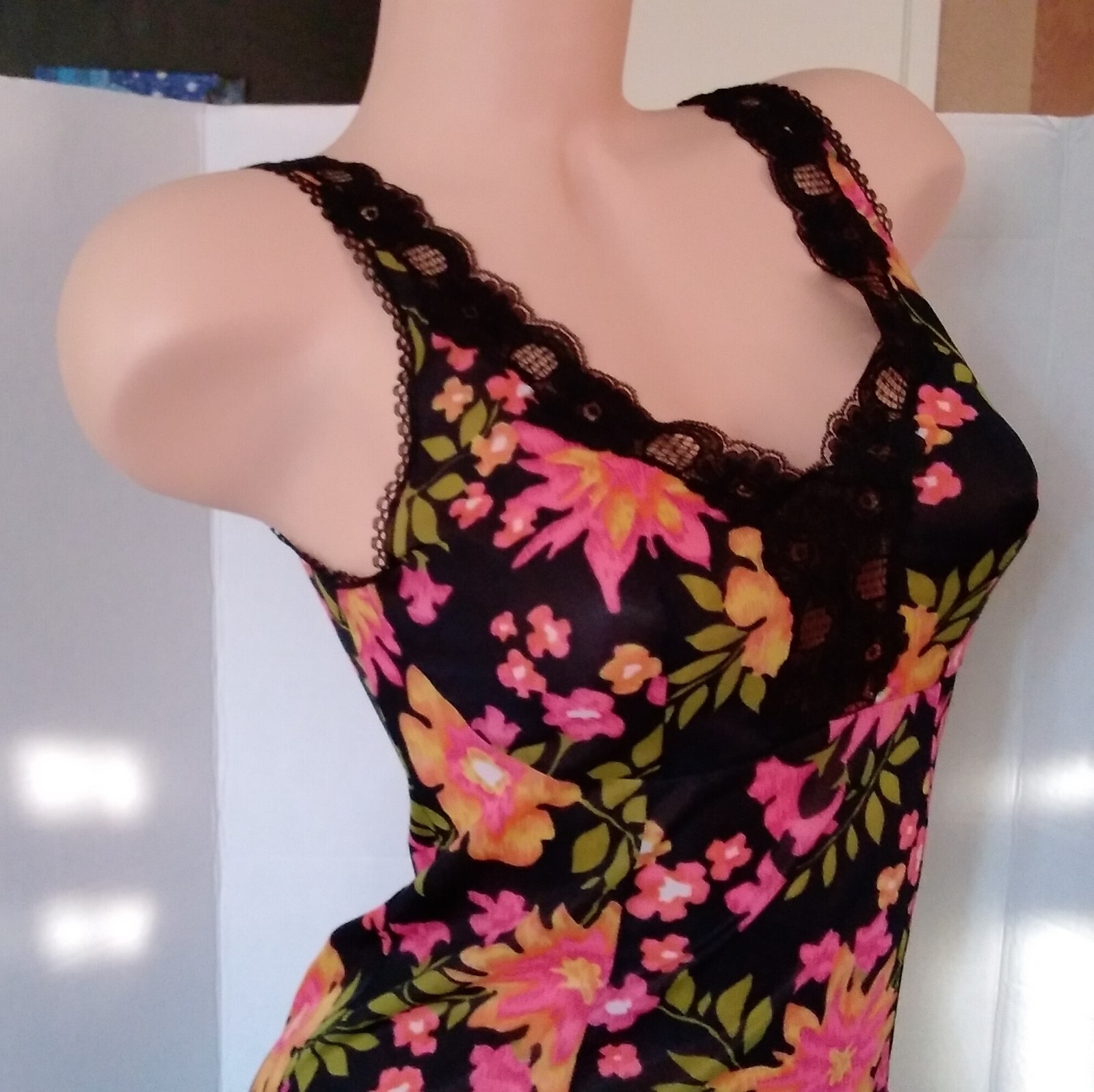 Vintage European 60-70’s Retro Groovy Lacey Short Babydoll Nightie Size S-M