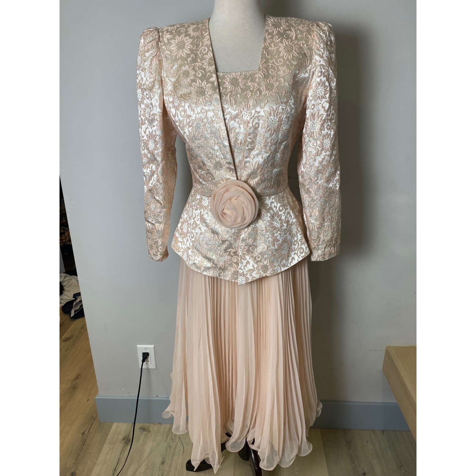 Vintage I Magnin Peach Gold Brocade Pleated Dress & Peplum Jacket Set ILGWU 8