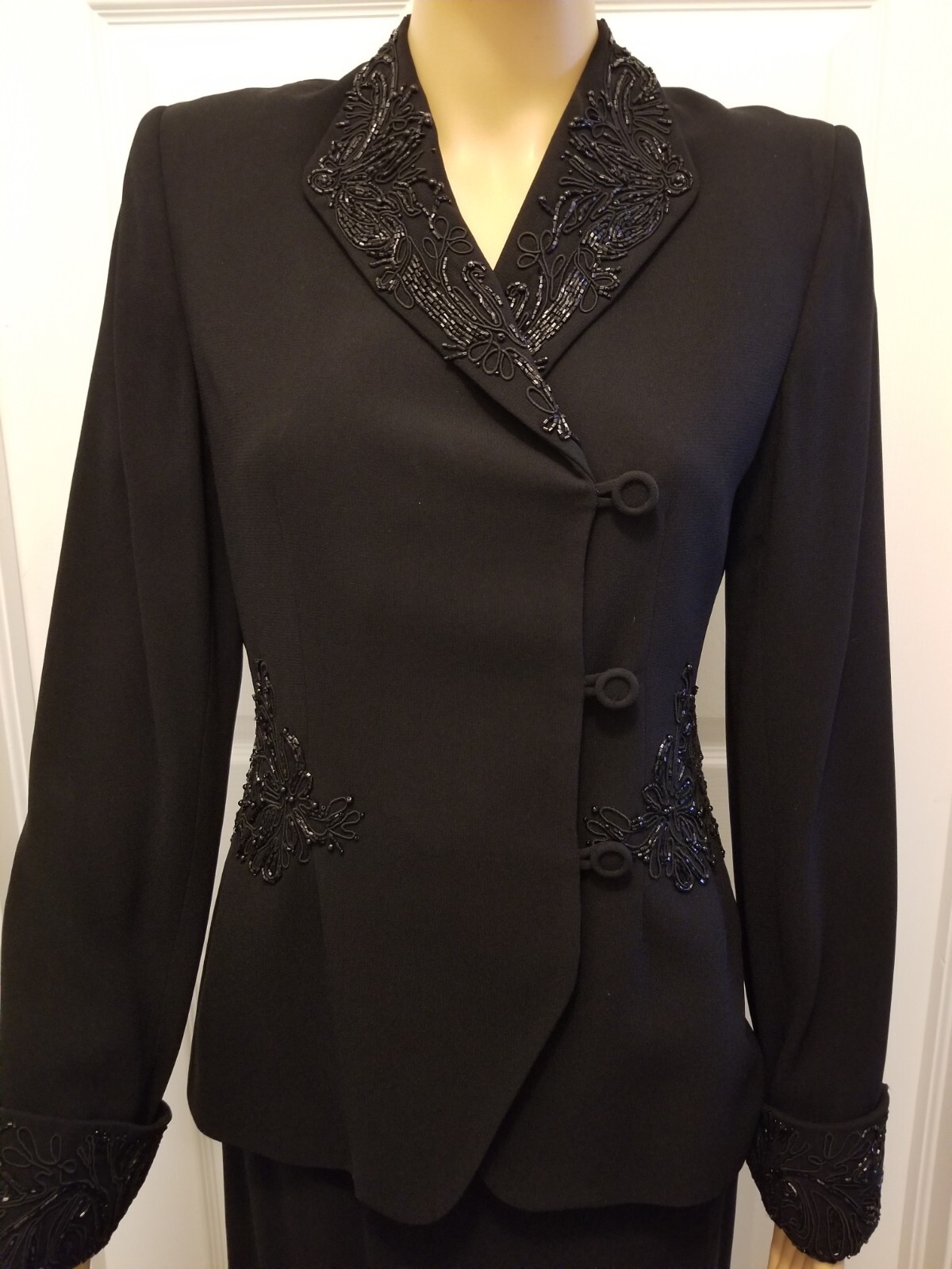 Vintage 1980s Anne Klein II Black Crepe Beaded Jacket & Skirt Suit – W Size 6/8