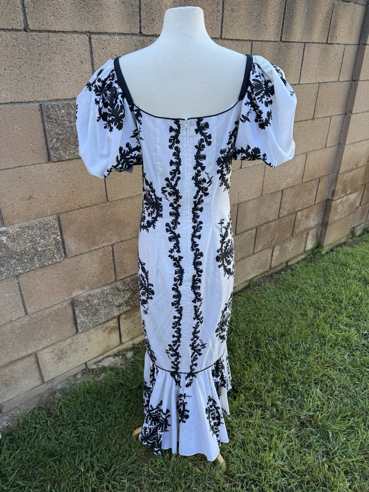 Vtg Mamo Howell Hawaiian Dress Muumuu Black White Puff Sleeve Sz 12 Ruffled Hem