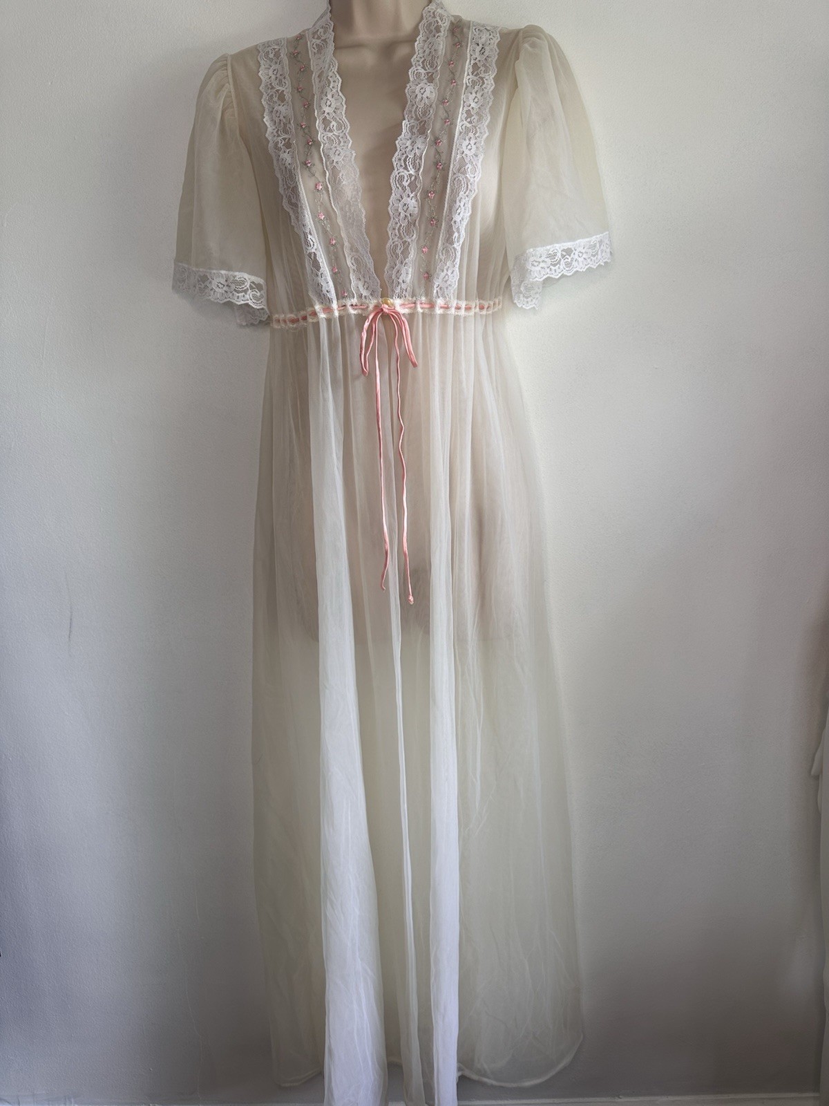 DREAM AWAY Vintage 70s Peignoir Robe Ivory Medium Bridal Lace Coquette