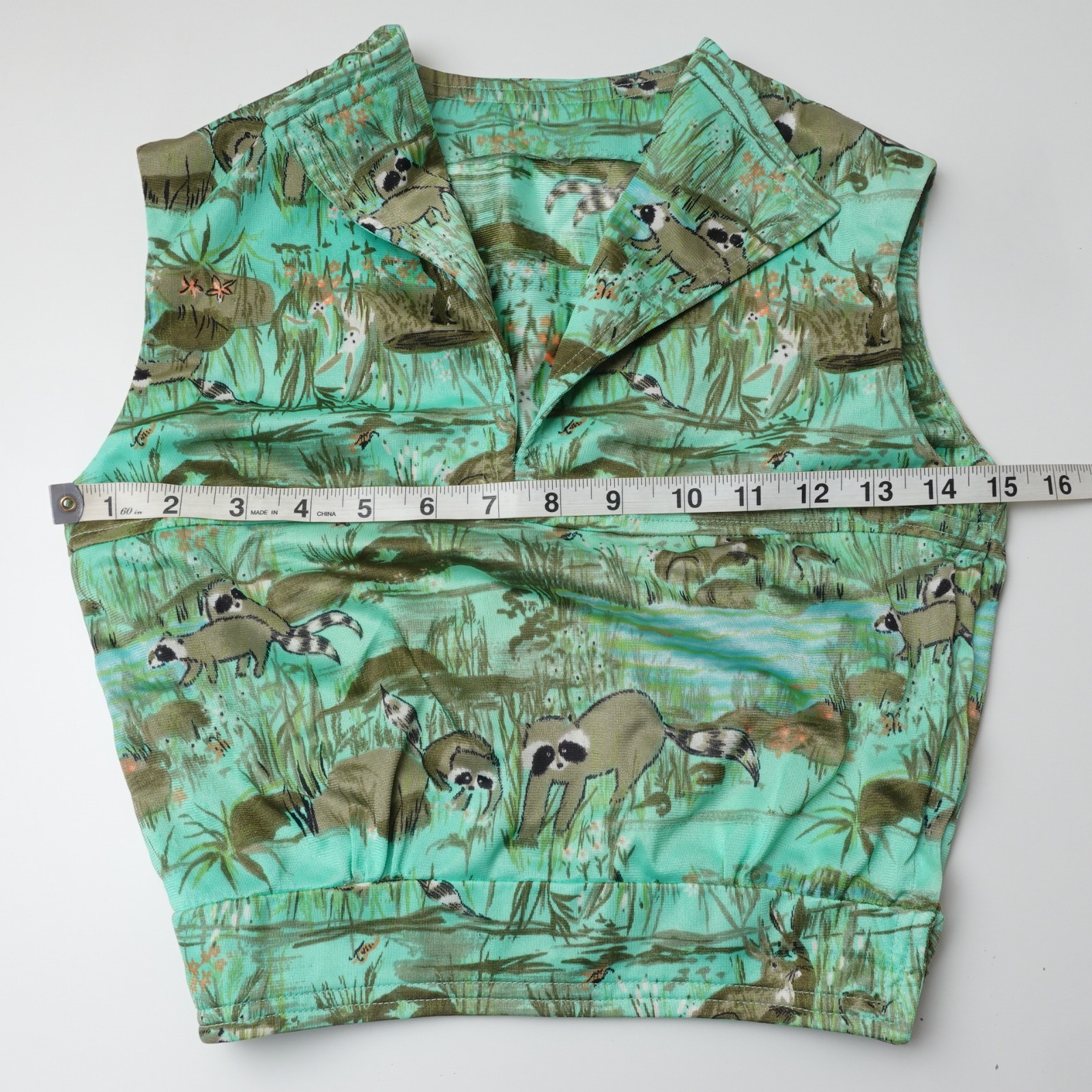 Vintage 1970s Women’s All Over Print XS Raccoon Crop Shirt Sleeveless Bunny 70s