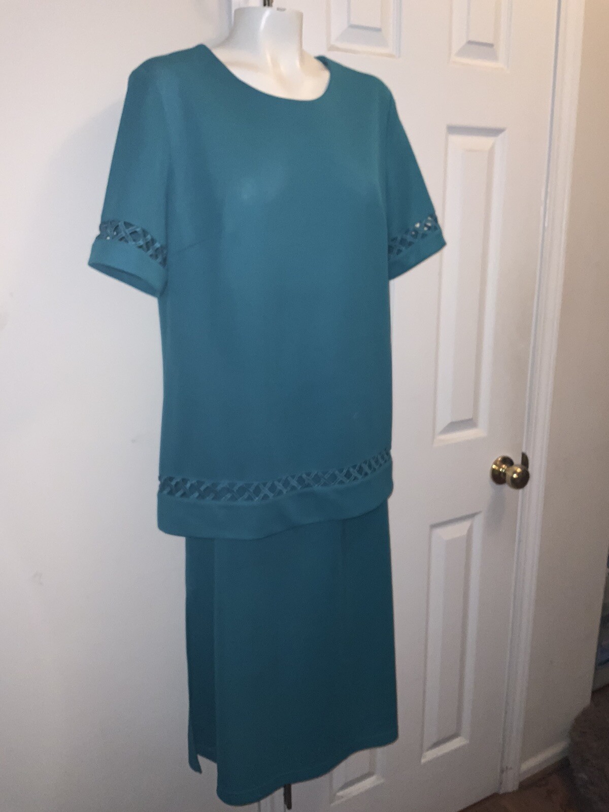 Westside Clothing co. Woman Ladies 2 Piece Skirt Suit Size 14 Turquoise Green