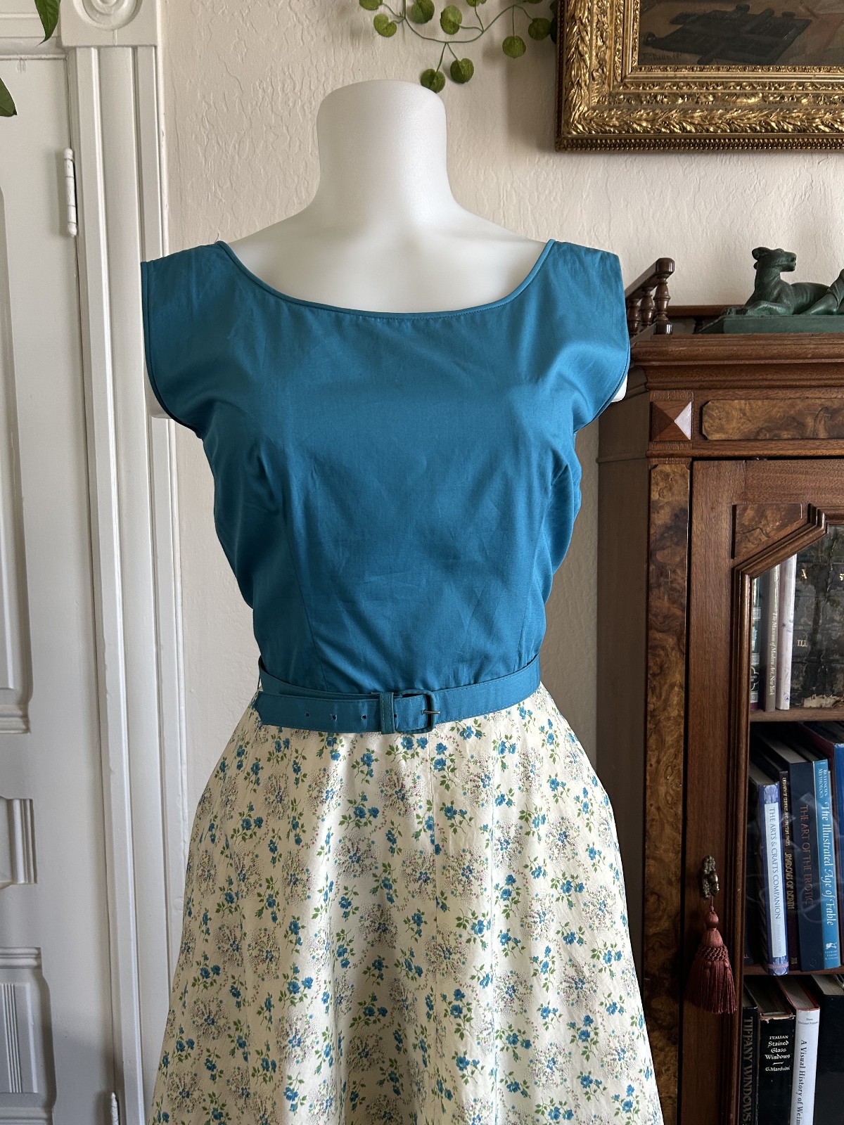 Vintage 1950s Floral Cotton Day Dress Casual Light Classic Full Skirt Belted 28