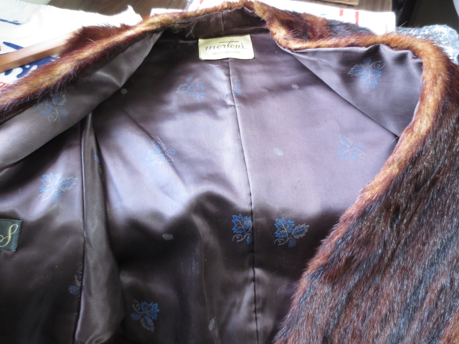Morton’s Washington D.C. MEDIUM BROWN Ladies FUR CAPE or SHAWL