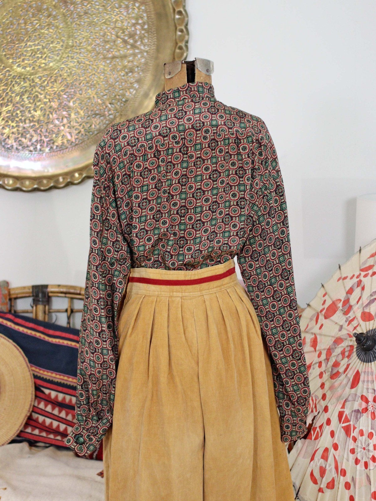 VTG Silk Pussy Bow Neck Blouse Green Red Black Scarf Print Boho Dark Academia