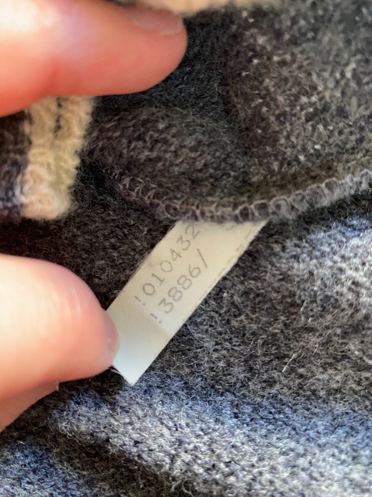 Carlyle & Kilmore 100% Virgin Wool Sweater – Small