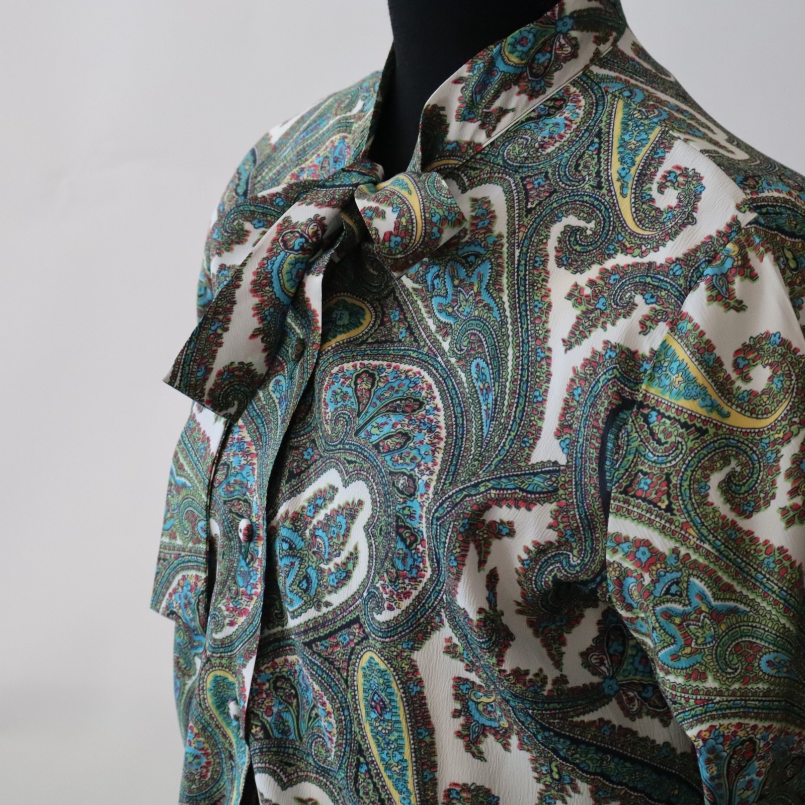Vtg 1960s Ship 'n Shore Women’s Blouse Top w Neck Tie, Blue Green Paisley Sz Med